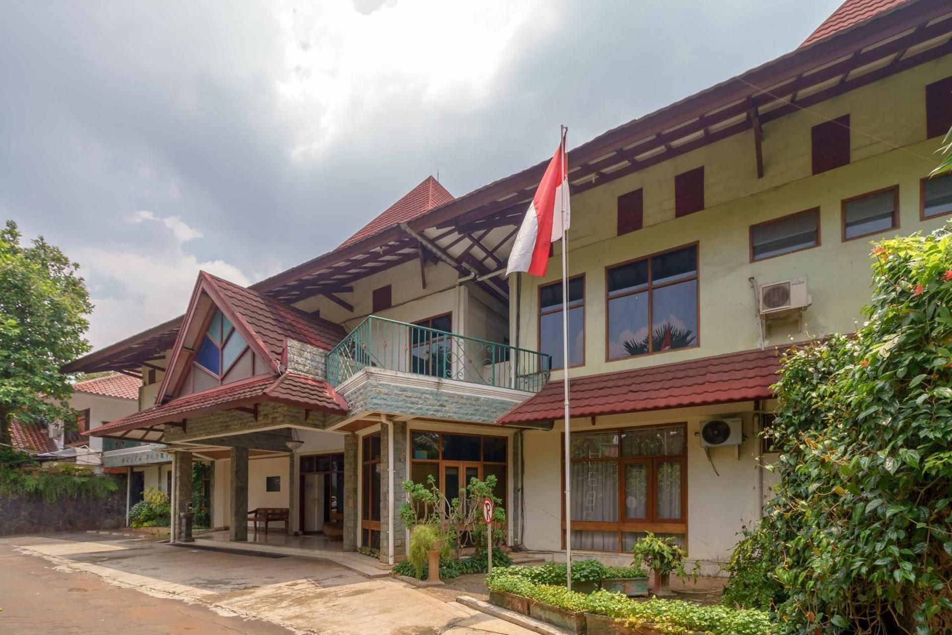 RedDoorz Plus near Kemang Raya