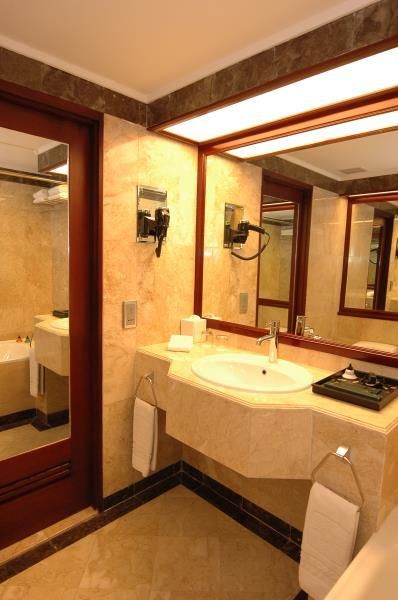 Hotel Borobudur Jakarta Superior Twin Bed 2