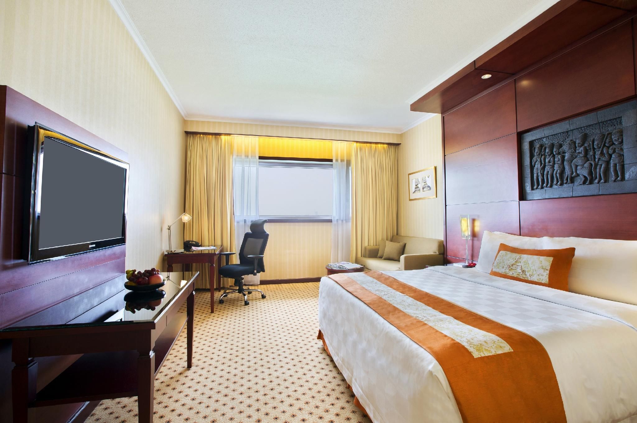 Hotel Borobudur Jakarta Superior King Bed