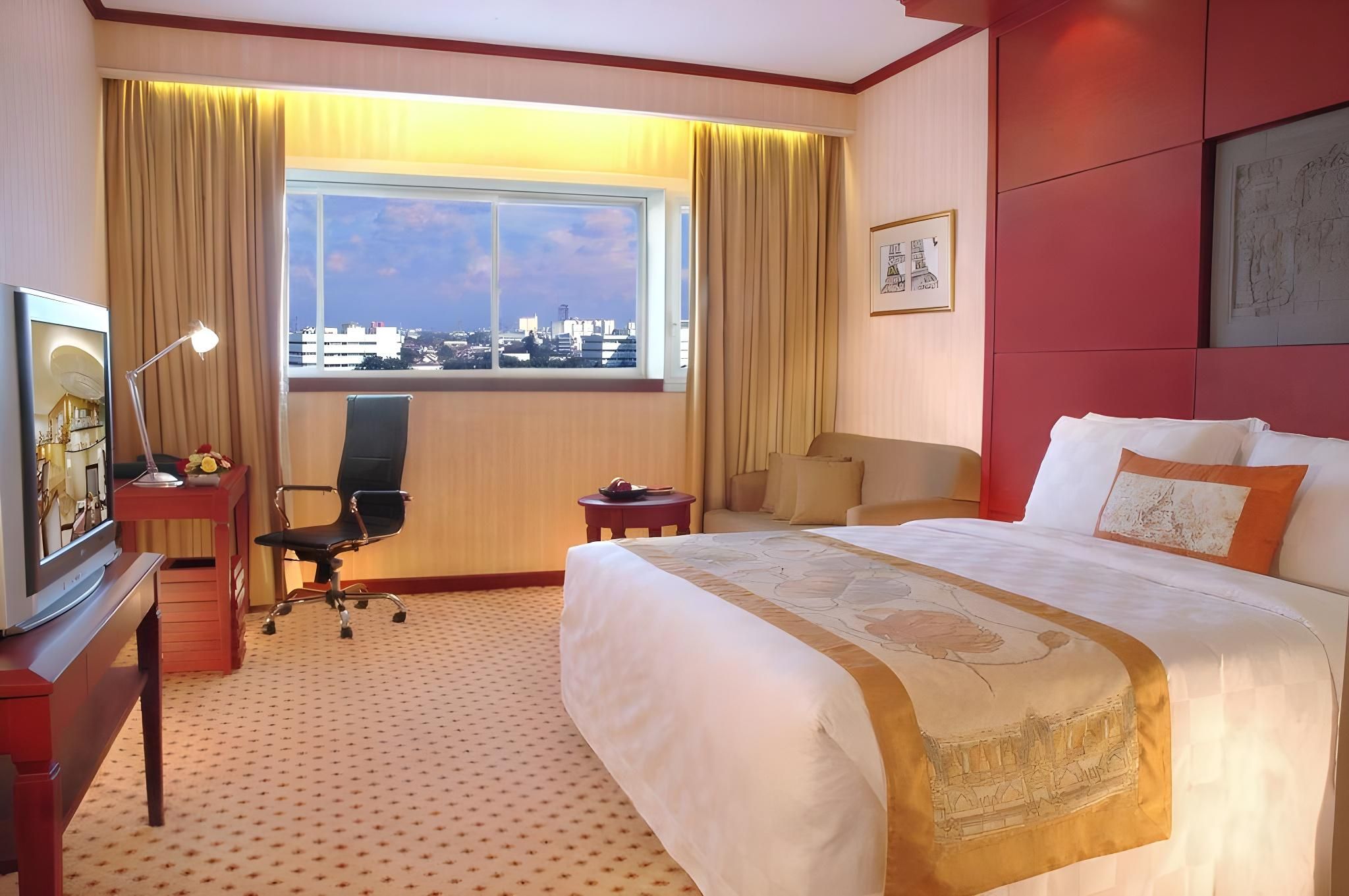 Hotel Borobudur Jakarta Superior King Bed 3