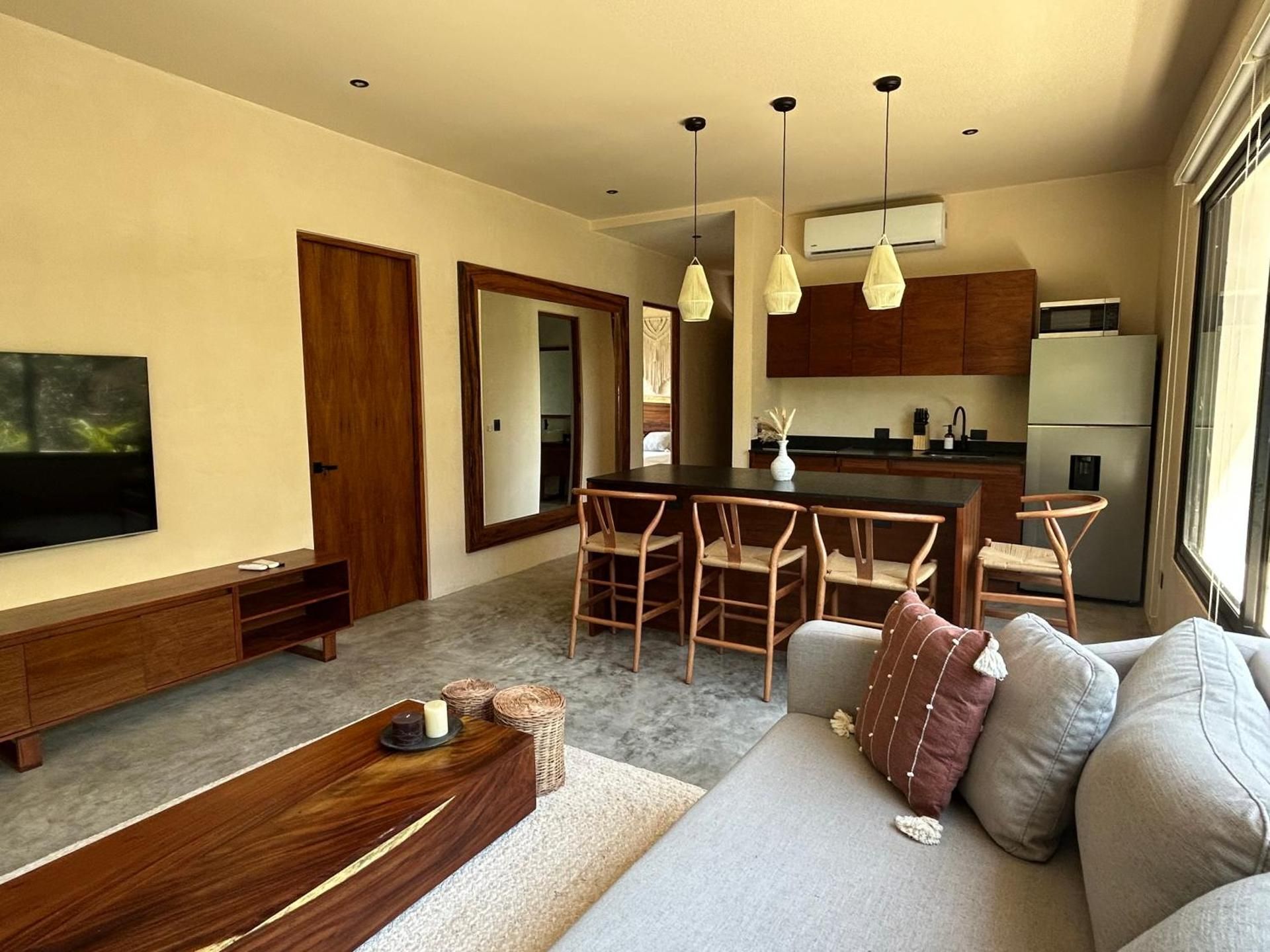Deluxe Queen Suite