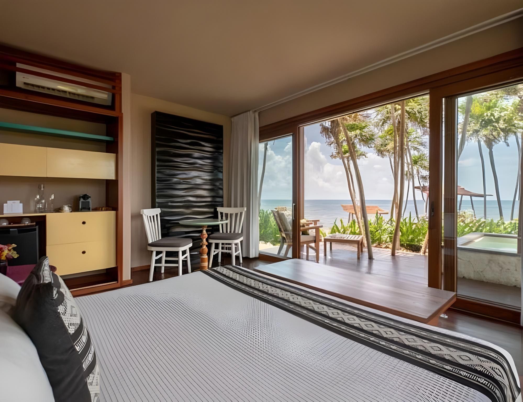 Seafront with Plunge Pool