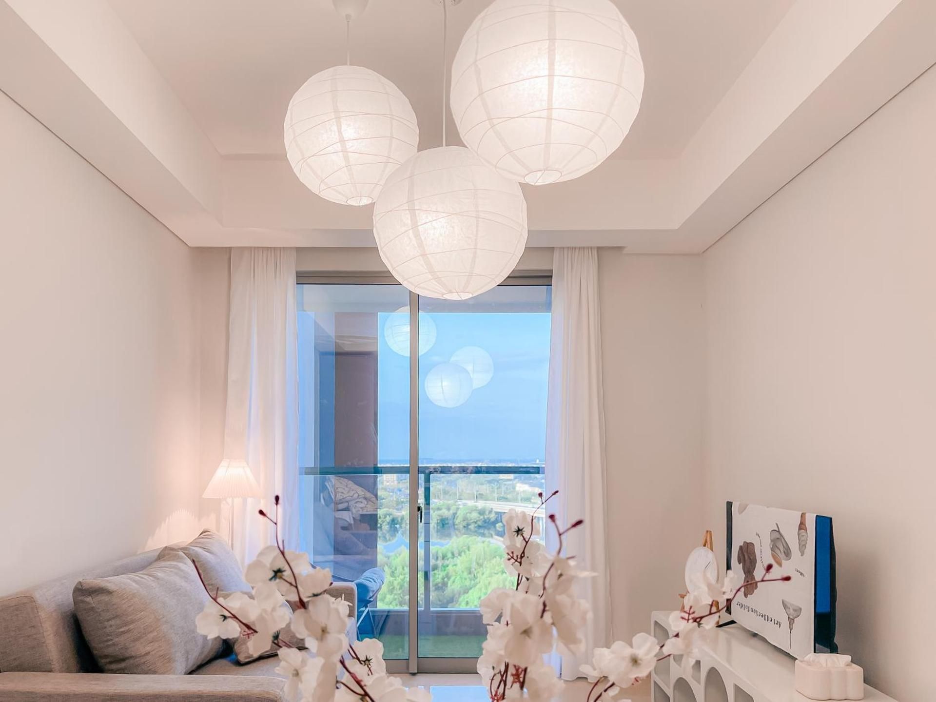 One-Bedroom Apartment with Sea View and Balcony