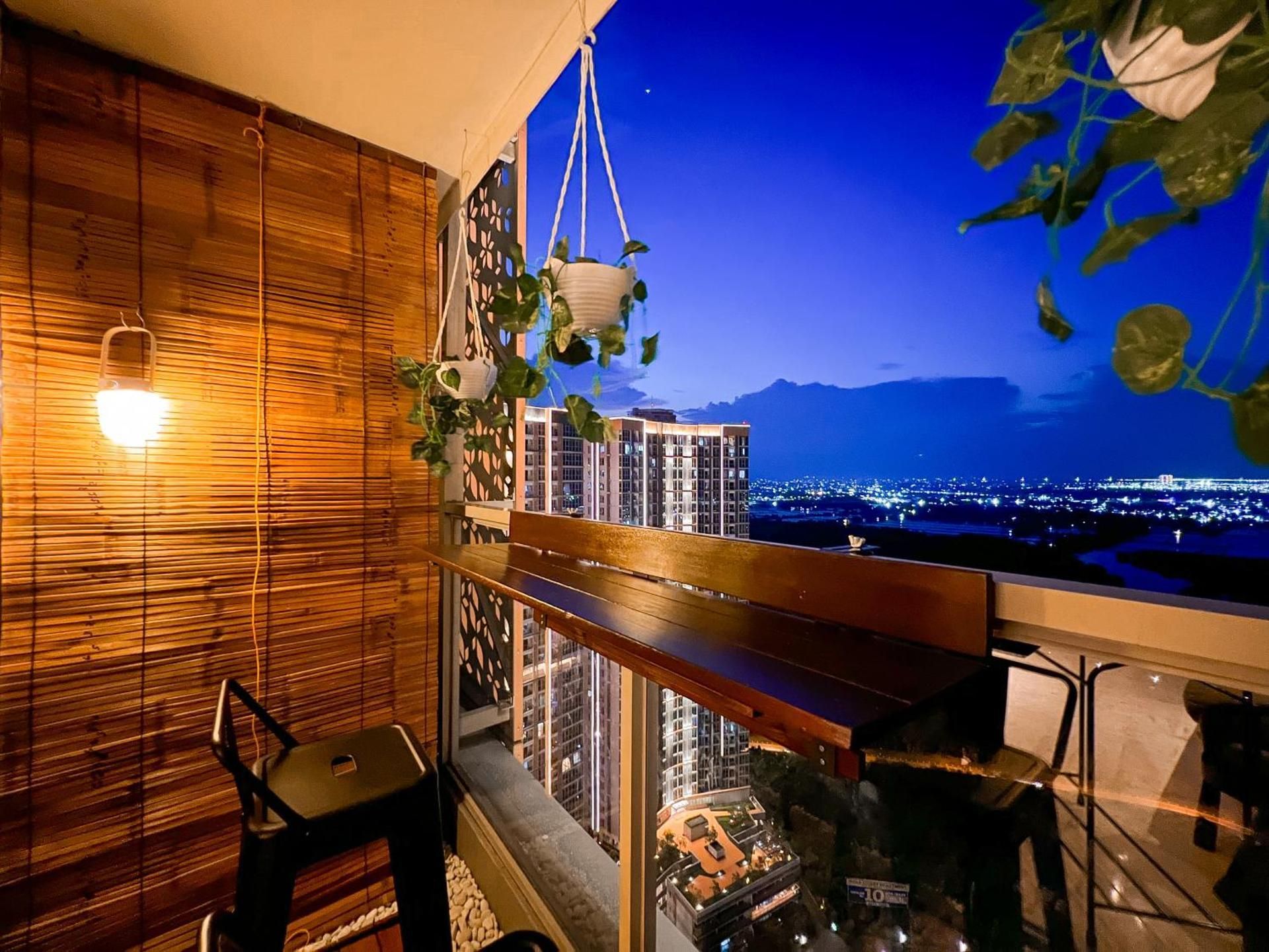 One-Bedroom Apartment with Balcony and Sea View