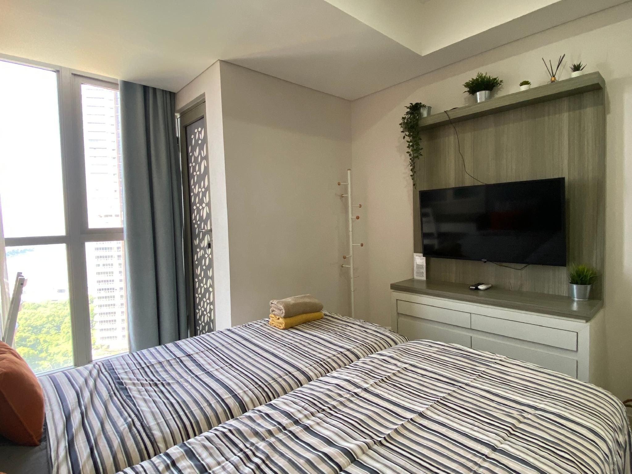1 Bedroom and 1 Living Room