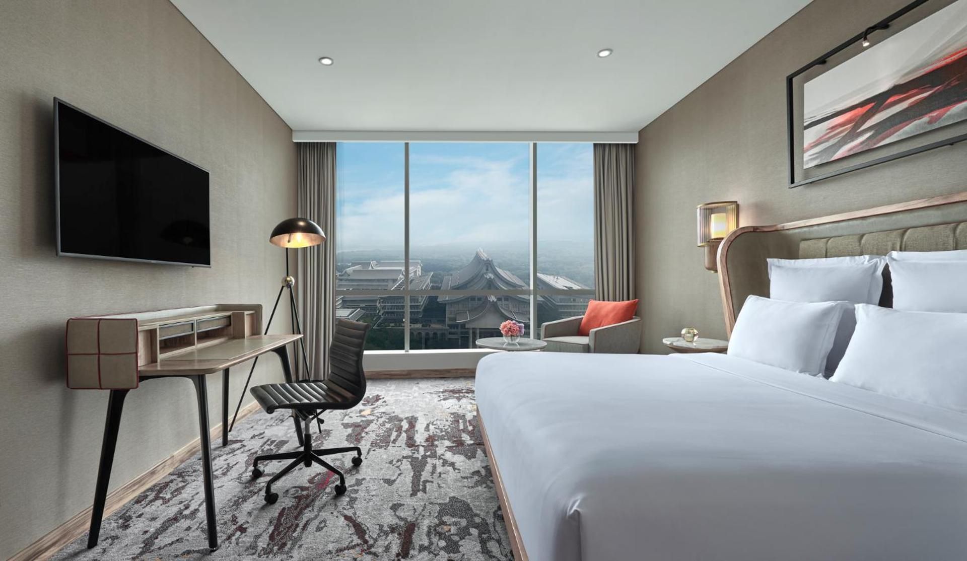 Grand Room with 1 King Size Bed