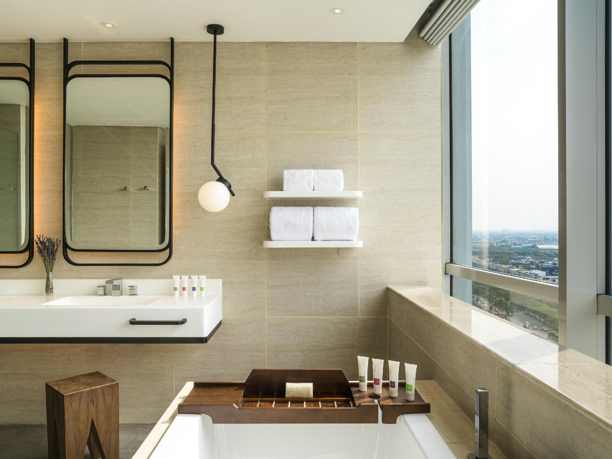 Swiss Prestige Suite with 1 King Size Bed