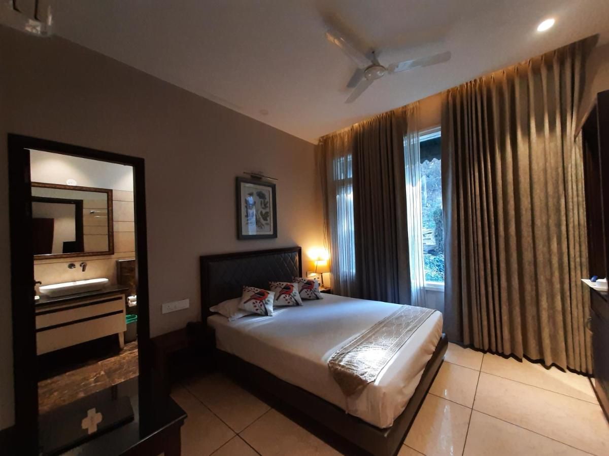 Kasauli Regency (Hangout-Rooftop Bar & Lounge) Premium Deluxe Room 3