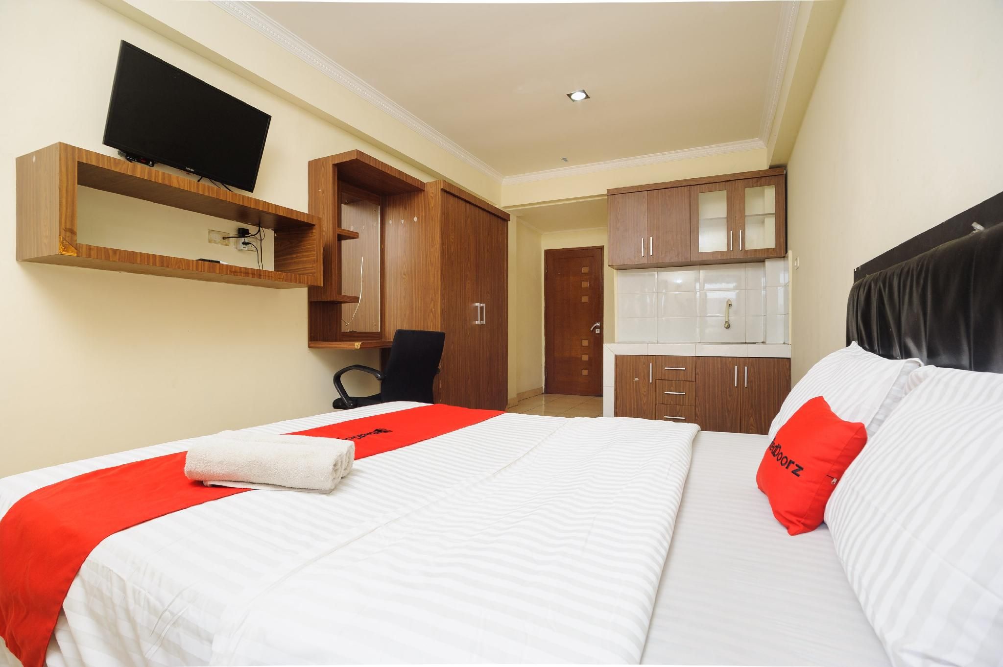 RedDoorz Room