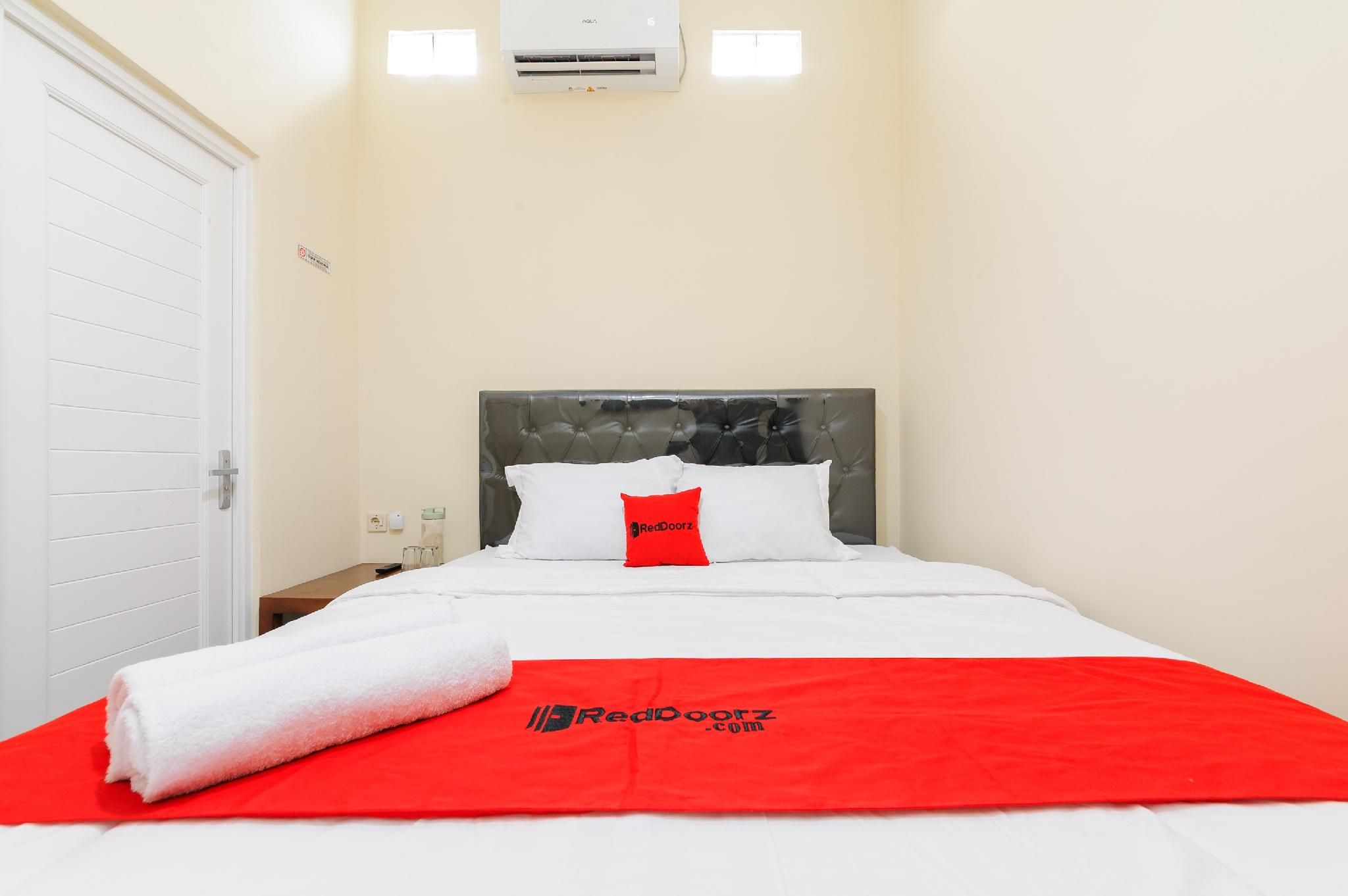 RedDoorz Syariah @ Kampung Sawah Jatimurni Bekasi Standard Room 2