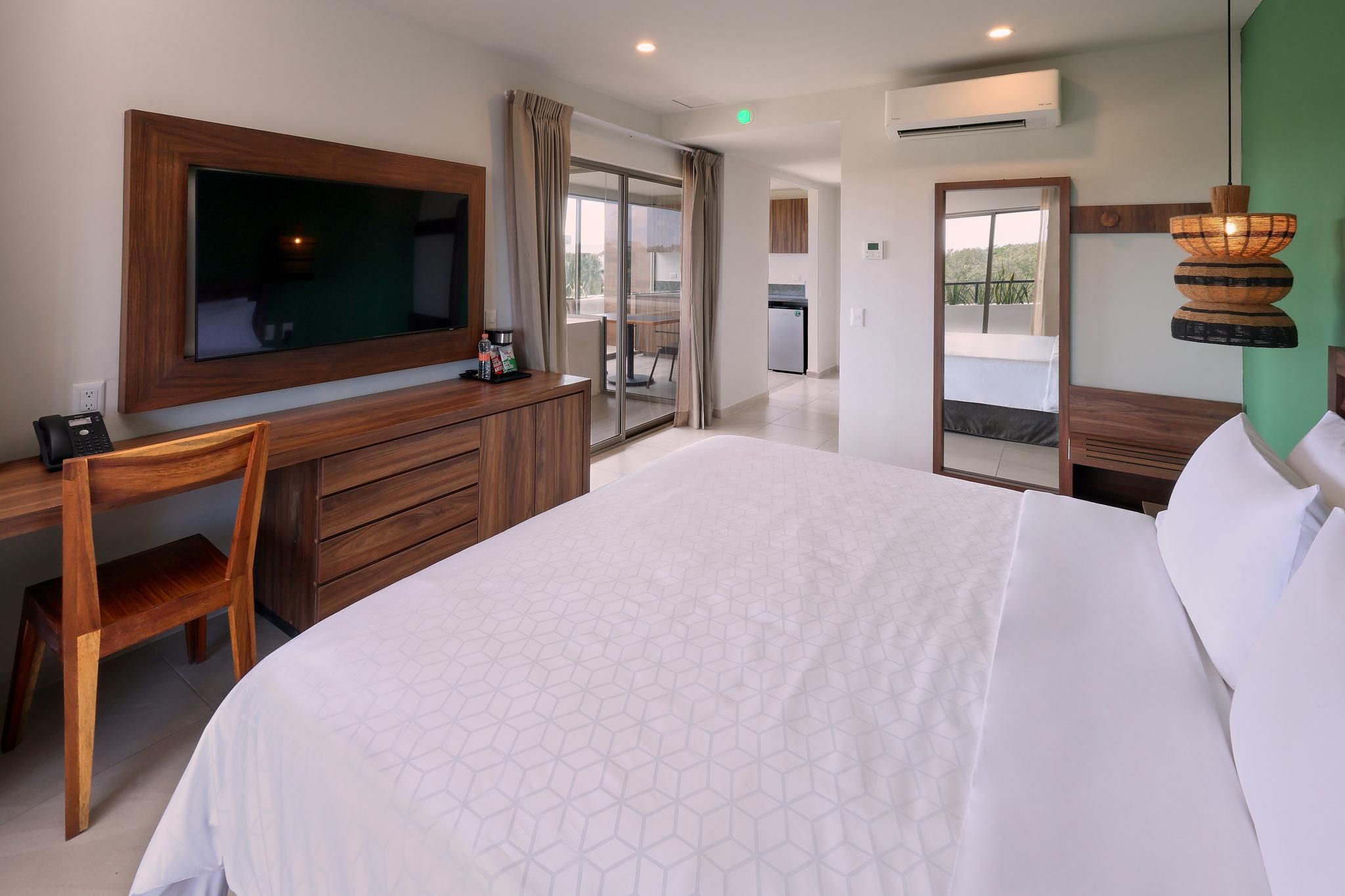 1 King Suite Outdoor Private Pool