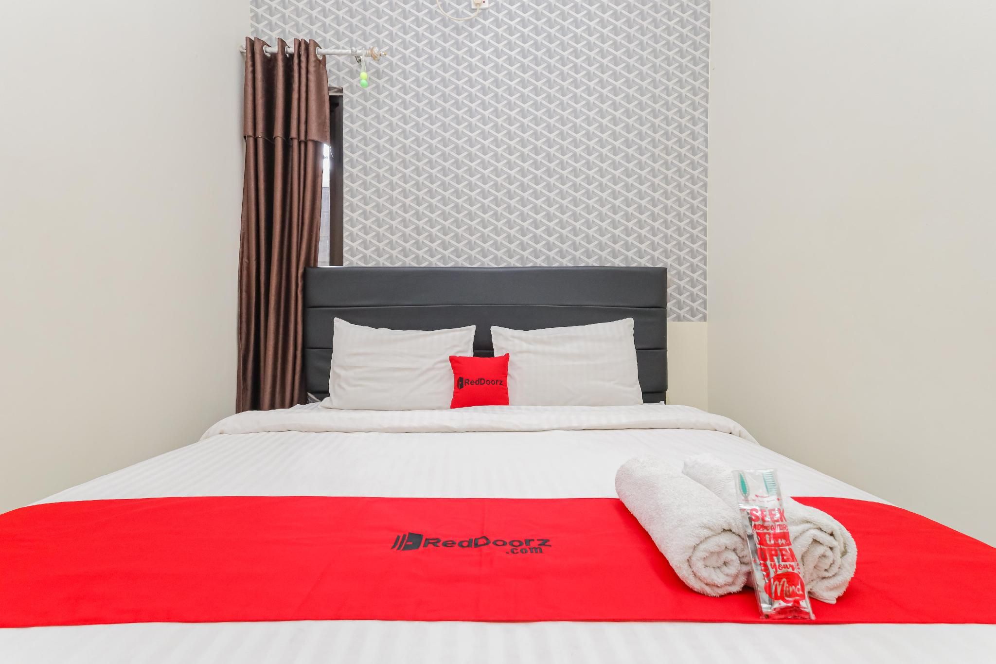 RedDoorz Room
