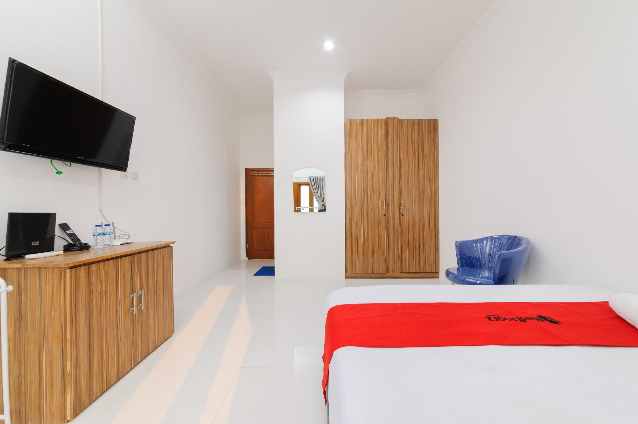 RedDoorz Room