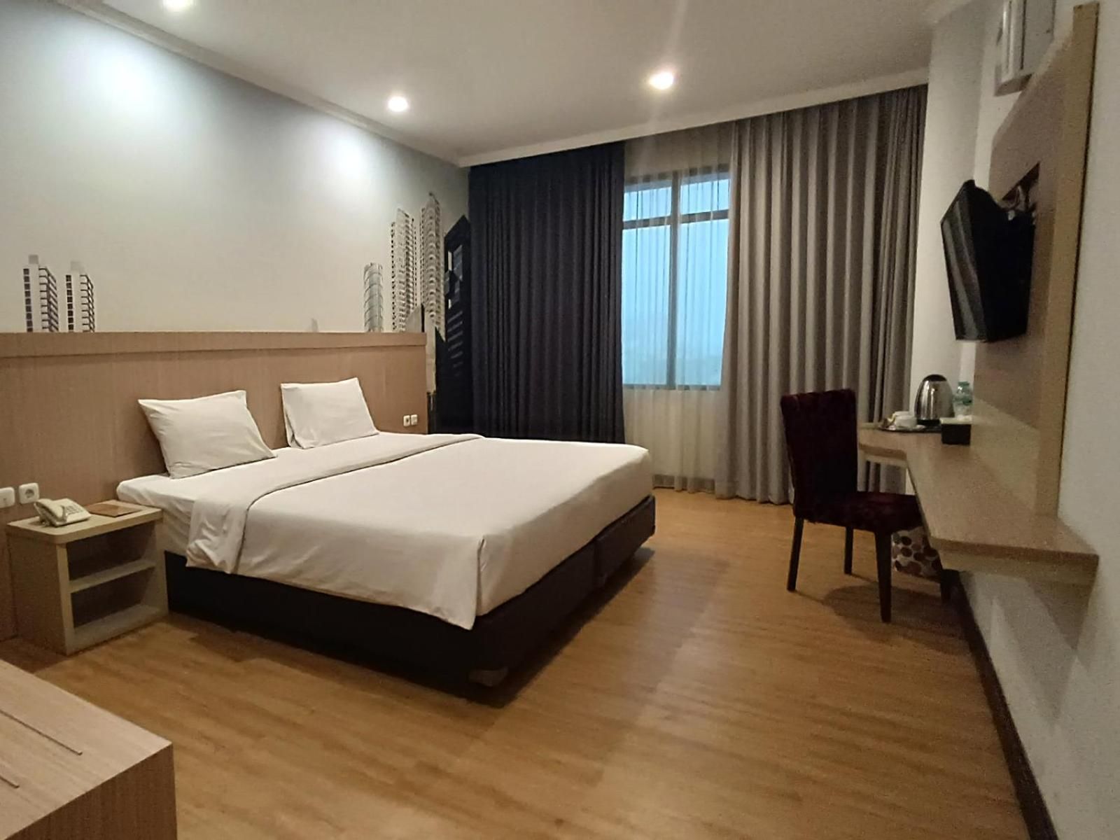 Standard Queen Room