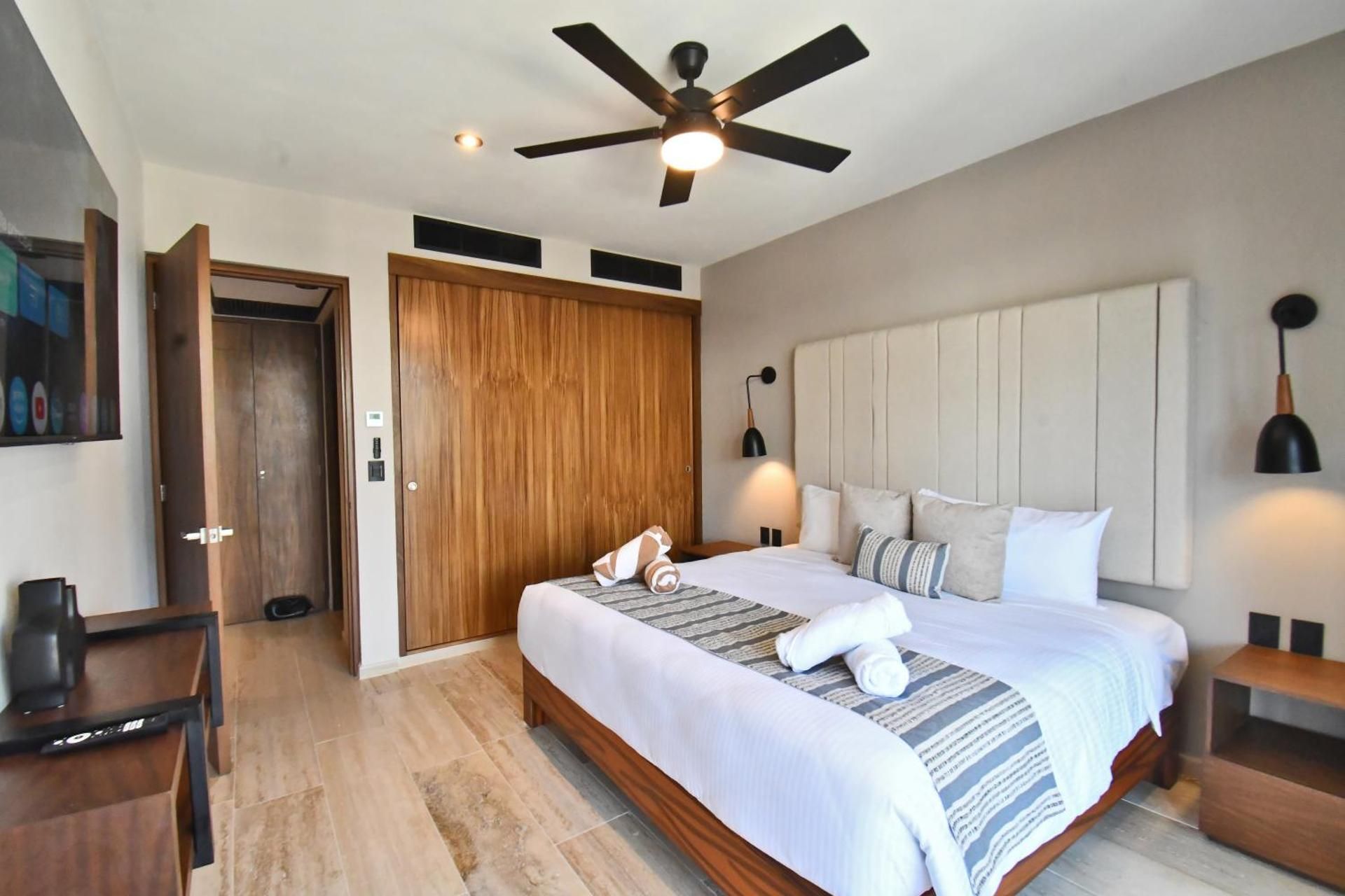One-Bedroom Apartment with Balcony