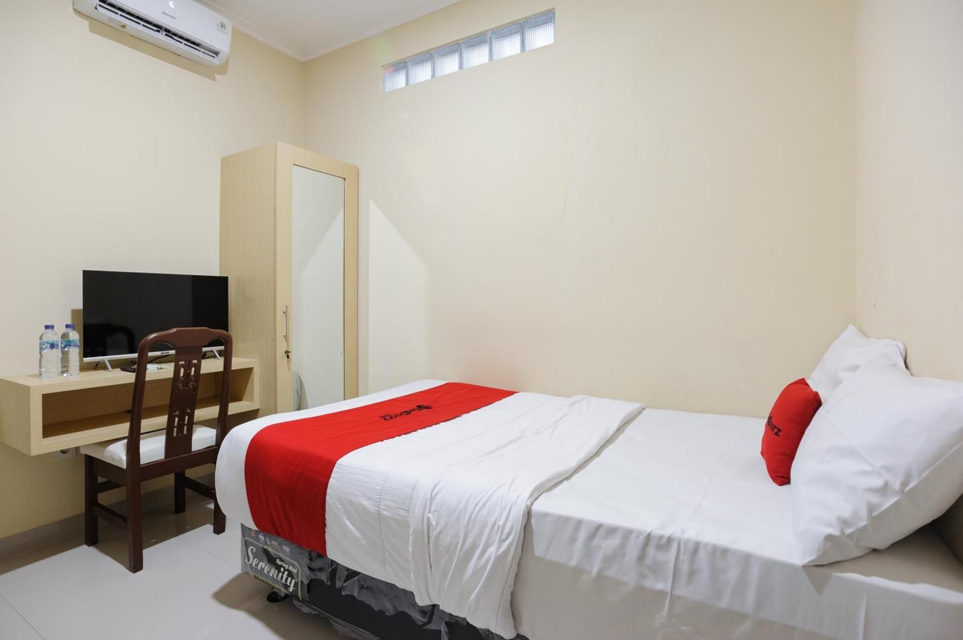 RedDoorz Room