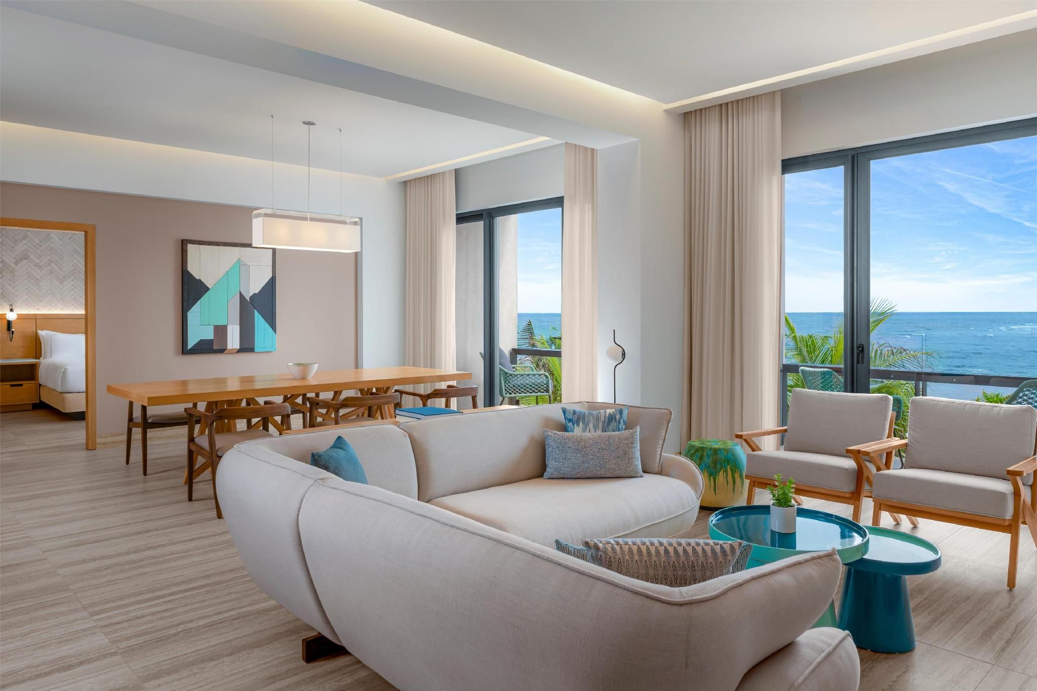 GOVERNORS SUITE- KING BED