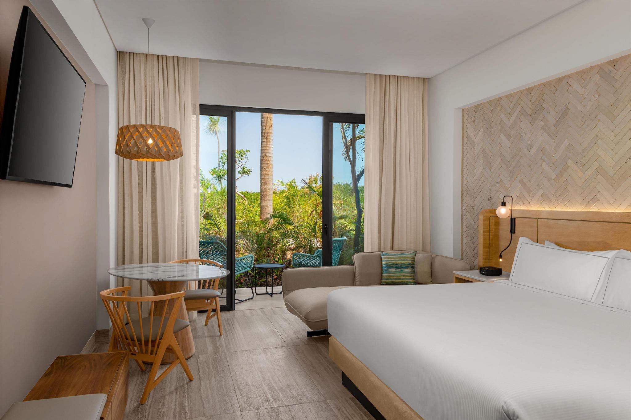 NATURE VIEW FAMILY ROOM - KING BED