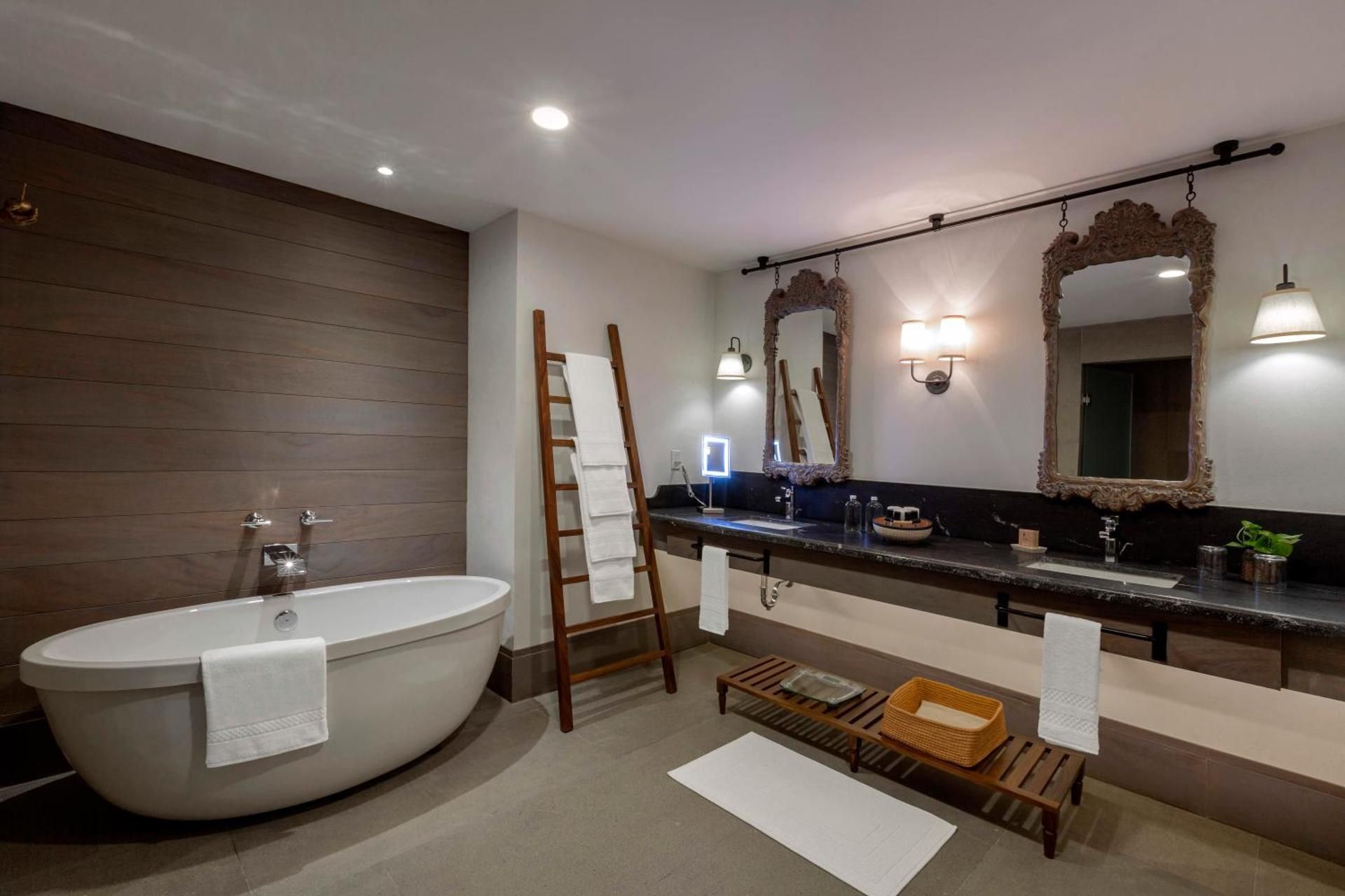 Alcoba Swim-up Pool - King Bed