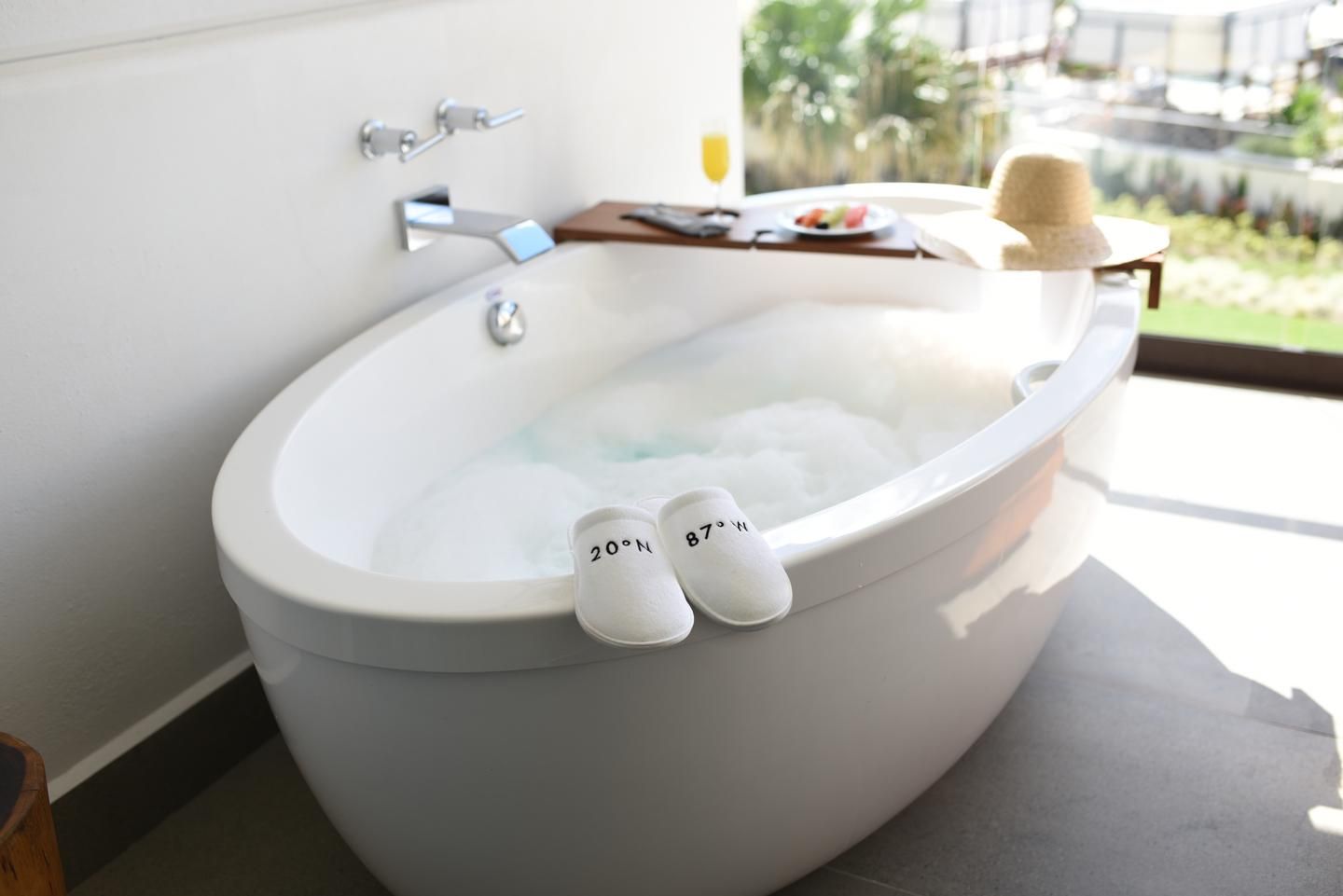 Alcoba Ocean Front - King Bed