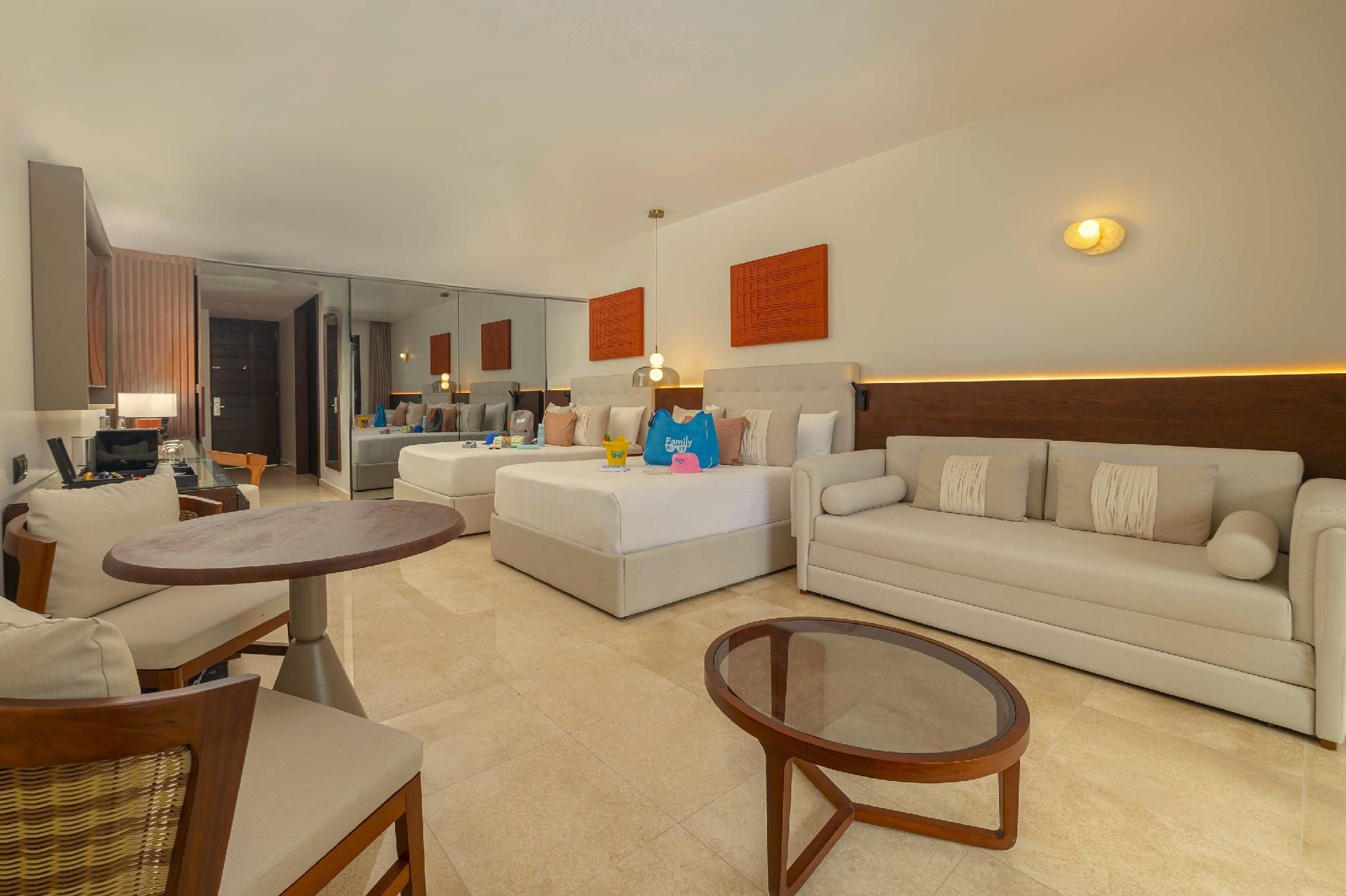 Family Selection Junior Suite Swim up Beachside