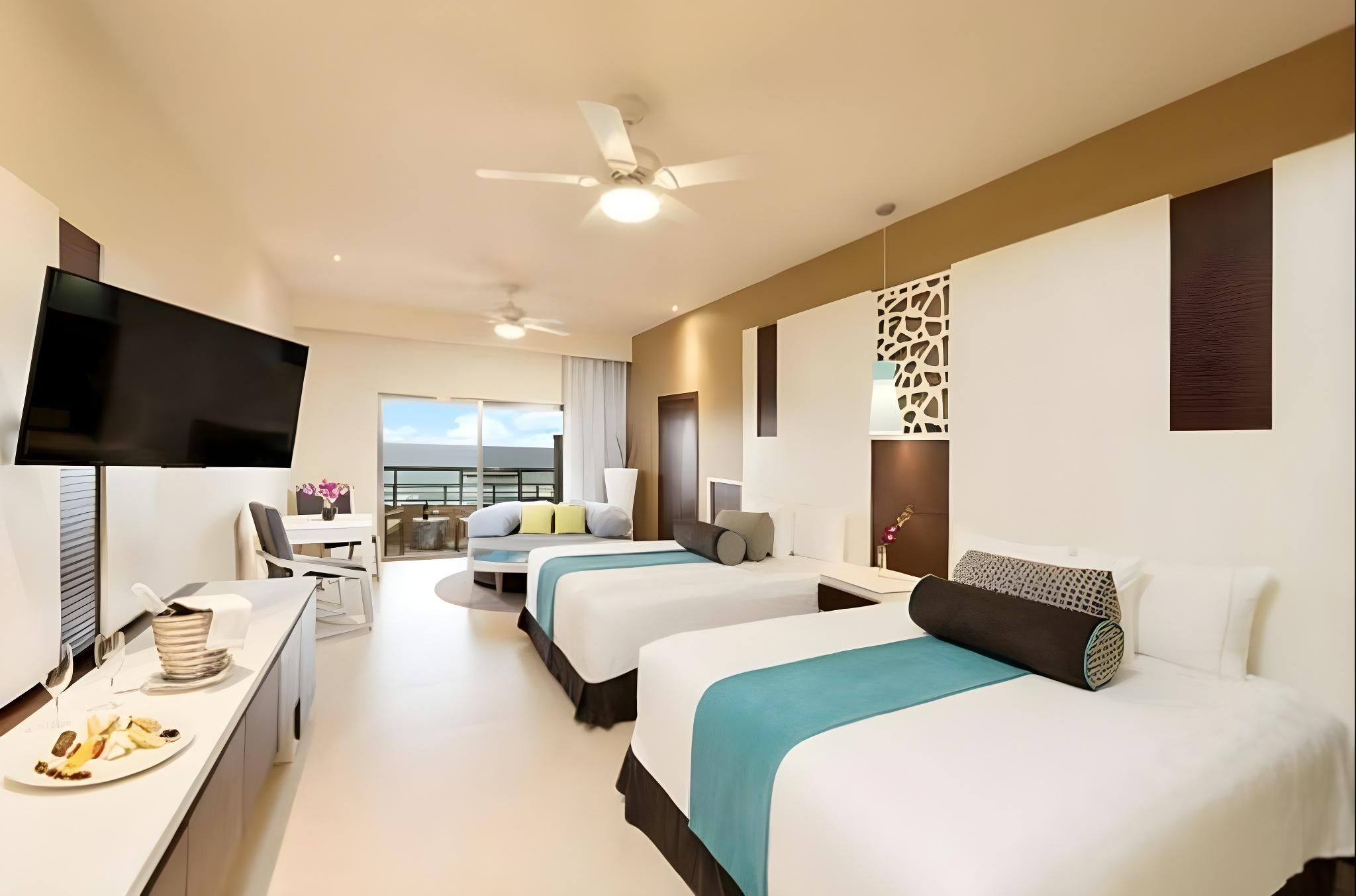 Oceanfront Pool Swim Up Suite