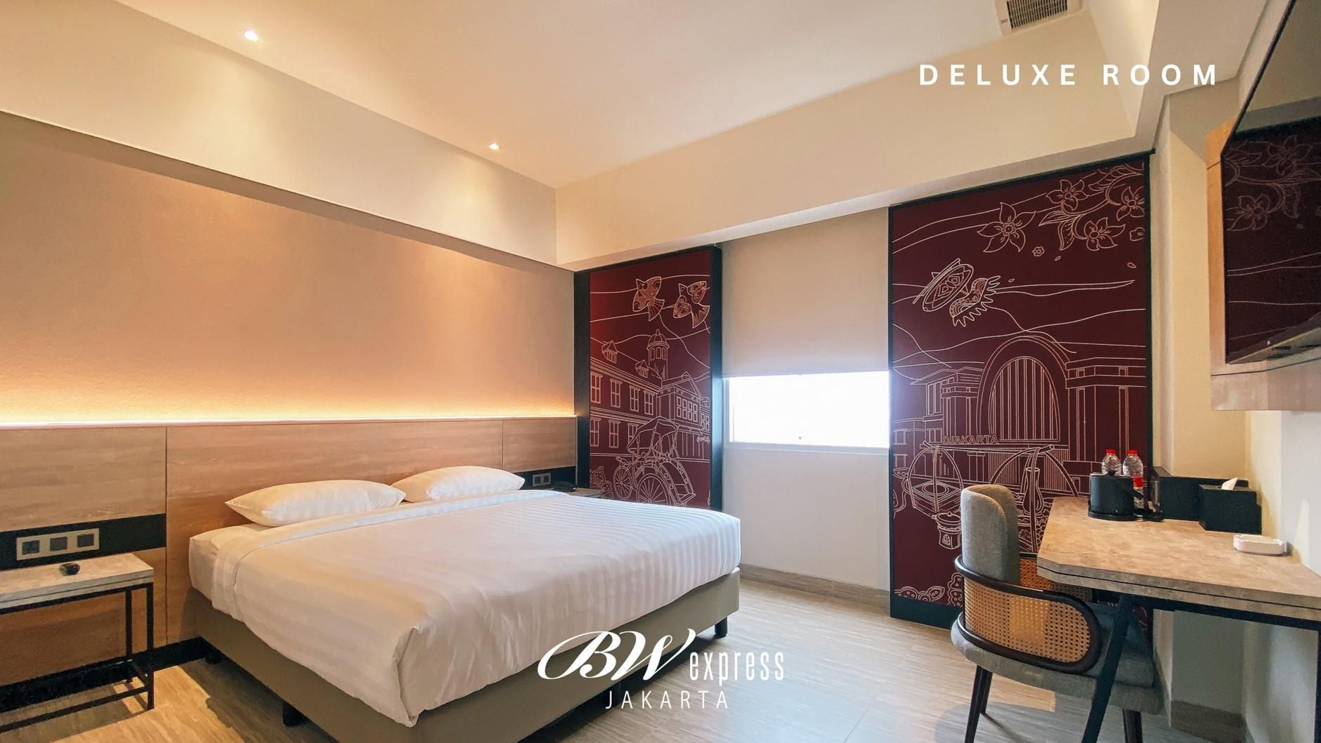 Deluxe Hollywood Double Room with 2 Combined Single Beds