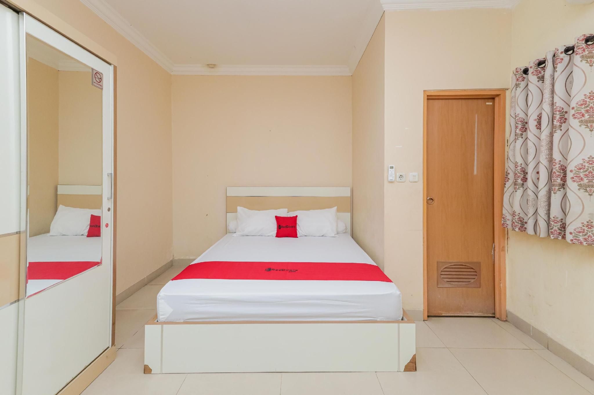 RedDoorz Room