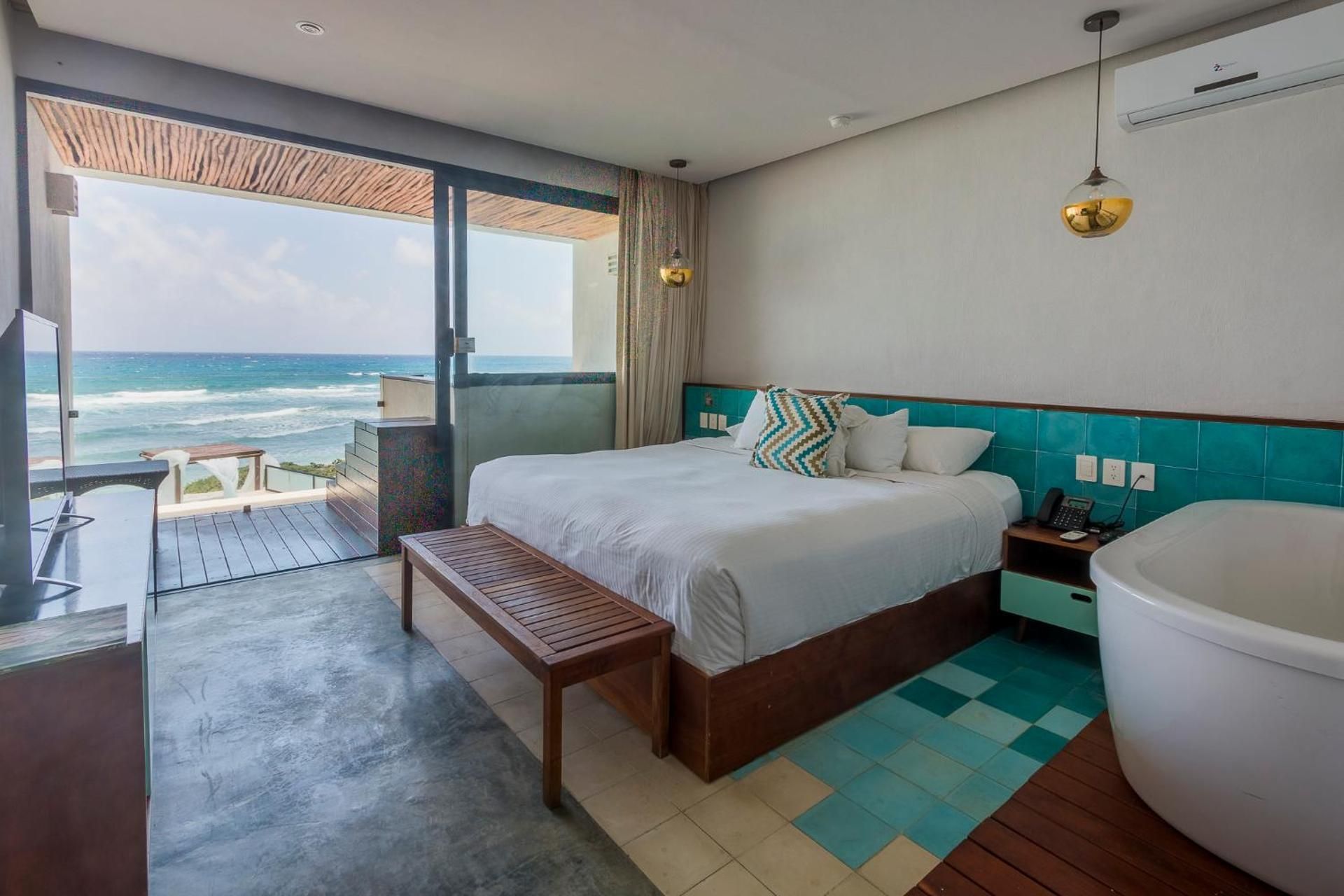 Honeymoon Suite Ocean Front and Plunge Pool