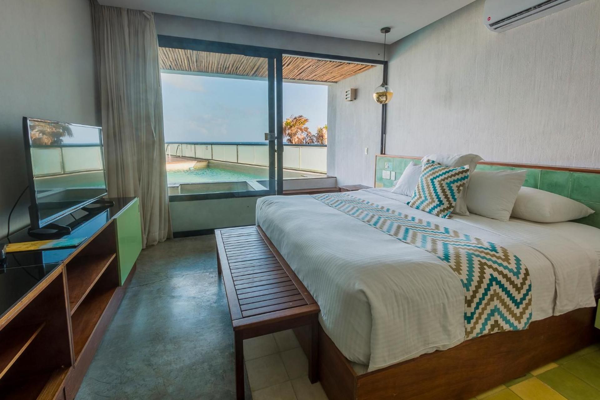 Master Suite Ocean View and Plunge Pool