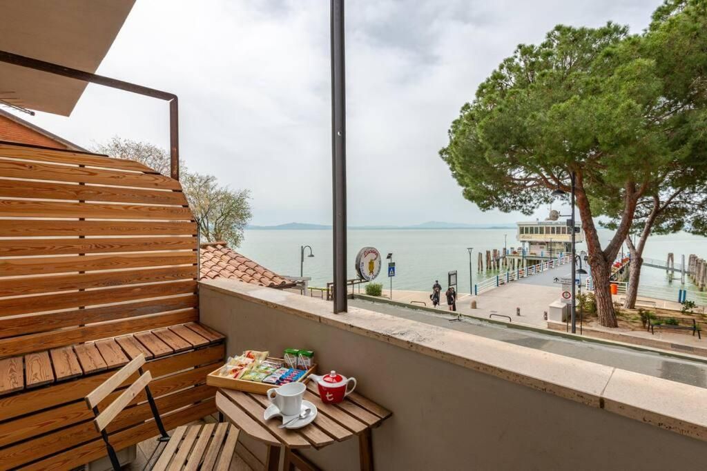 Apartment with Lake View