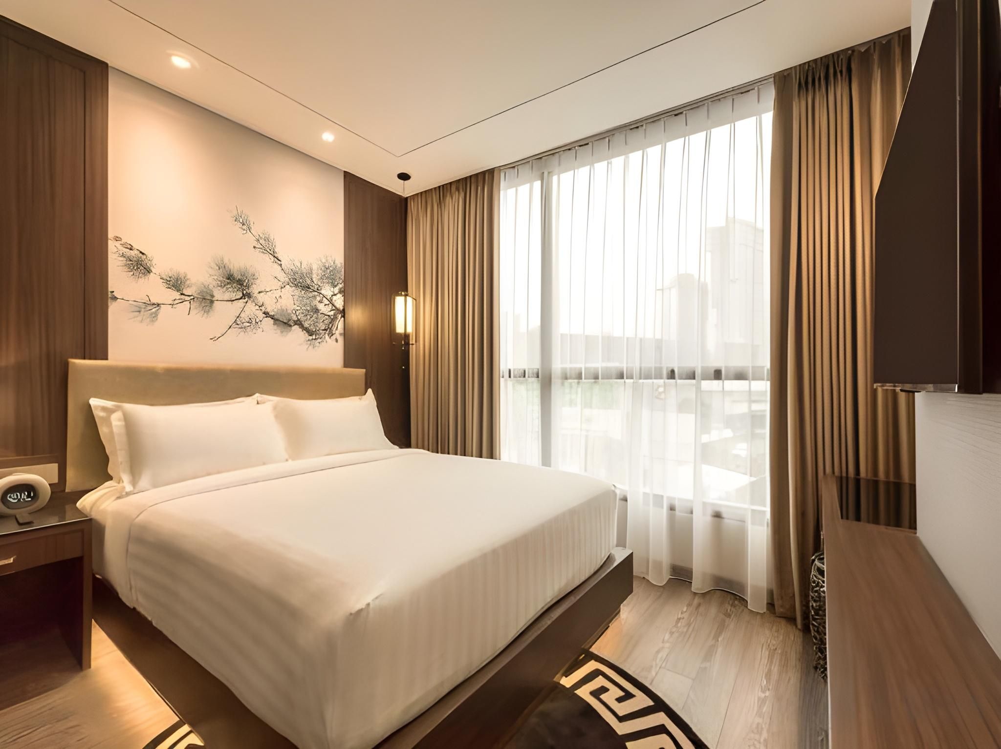 Deluxe Queen Room