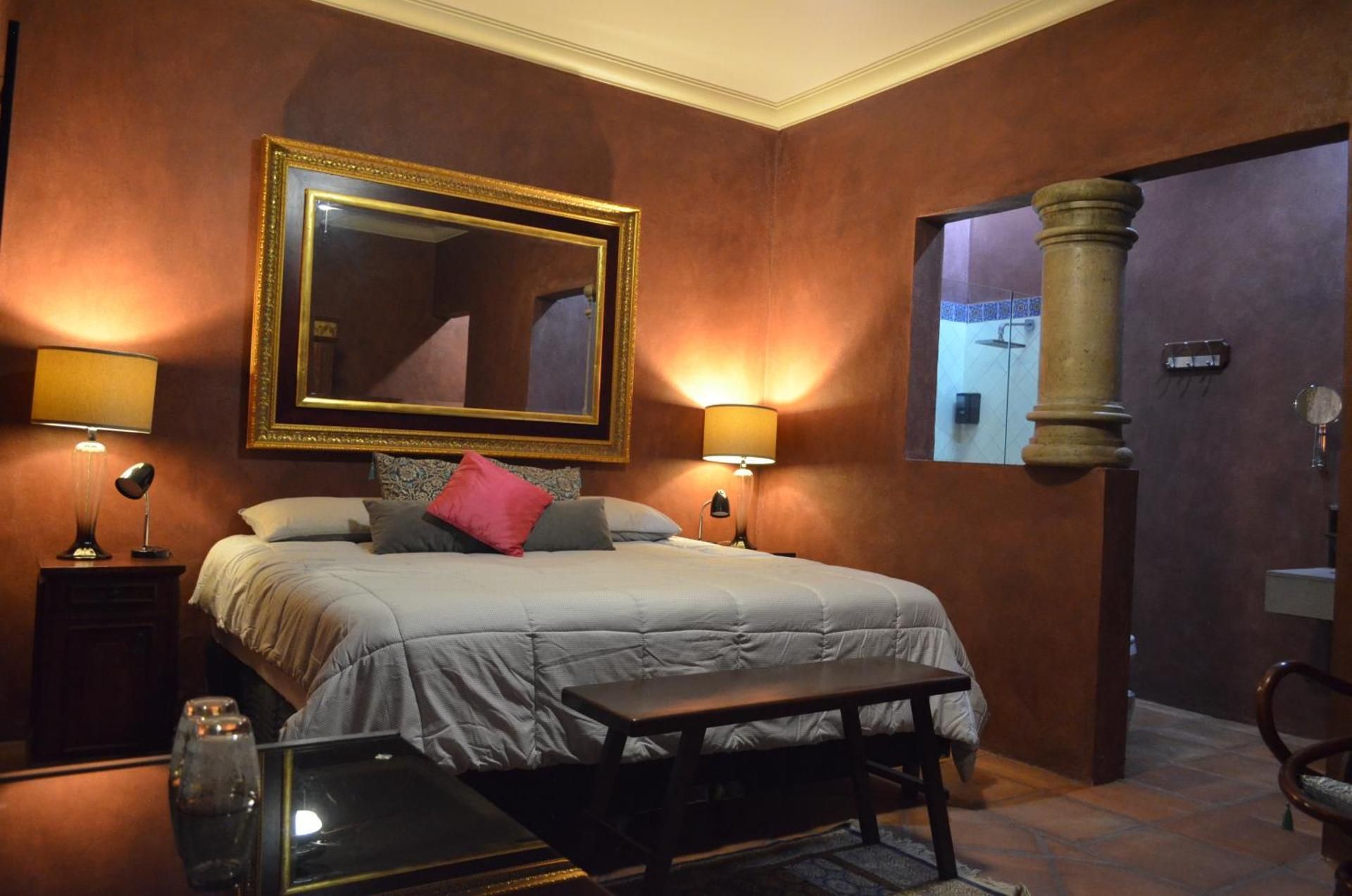 Deluxe King Suite