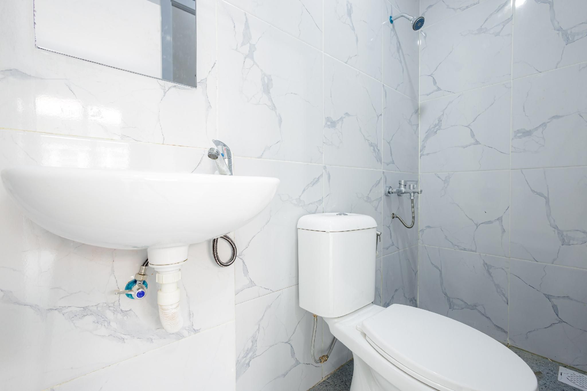 RedDoorz near Jalan Cikini RedDoorz Room 3