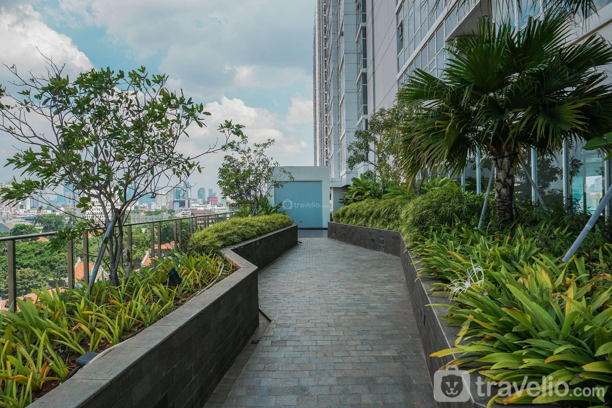 Elegant Studio @Menteng Park Apartment By Travelio