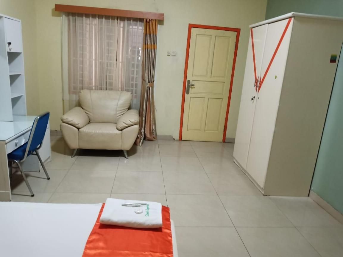 Deluxe Room (2 Adults + 1 Child)
