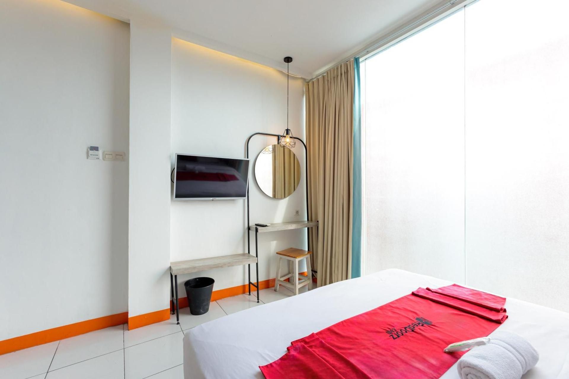 RedDoorz Room