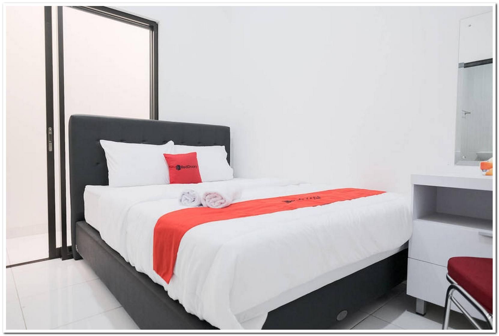 RedDoorz Room