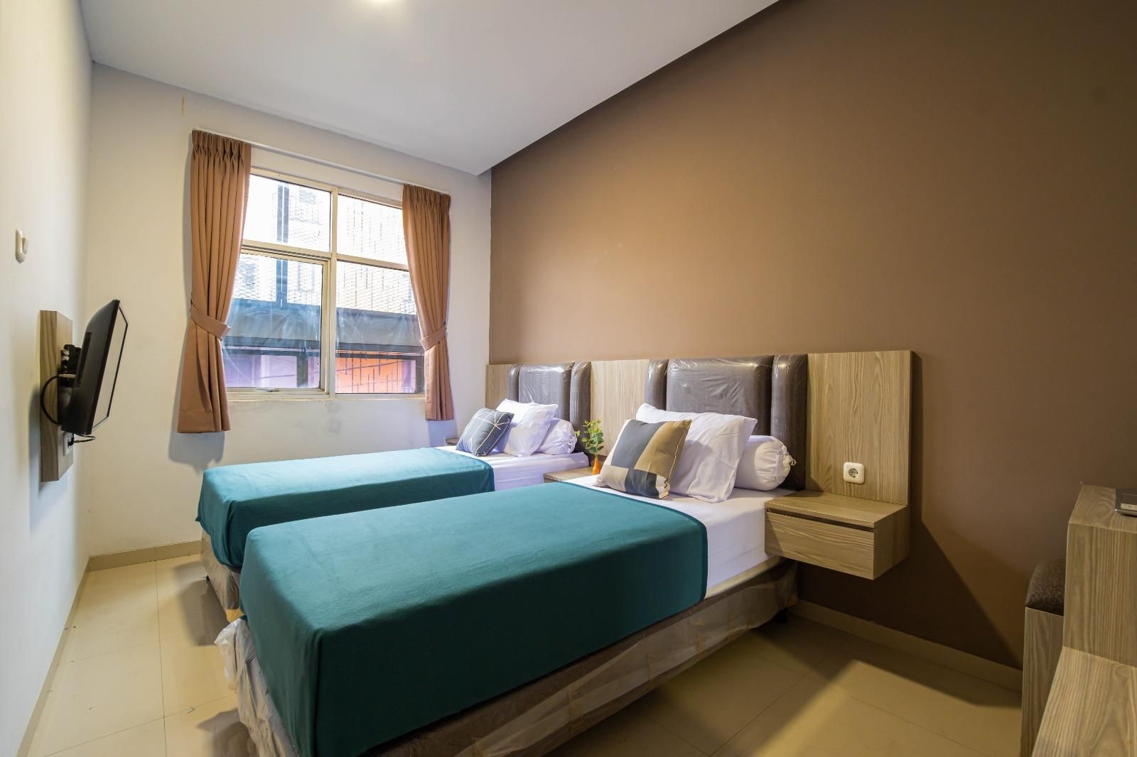Twin Room with Private Bathroom