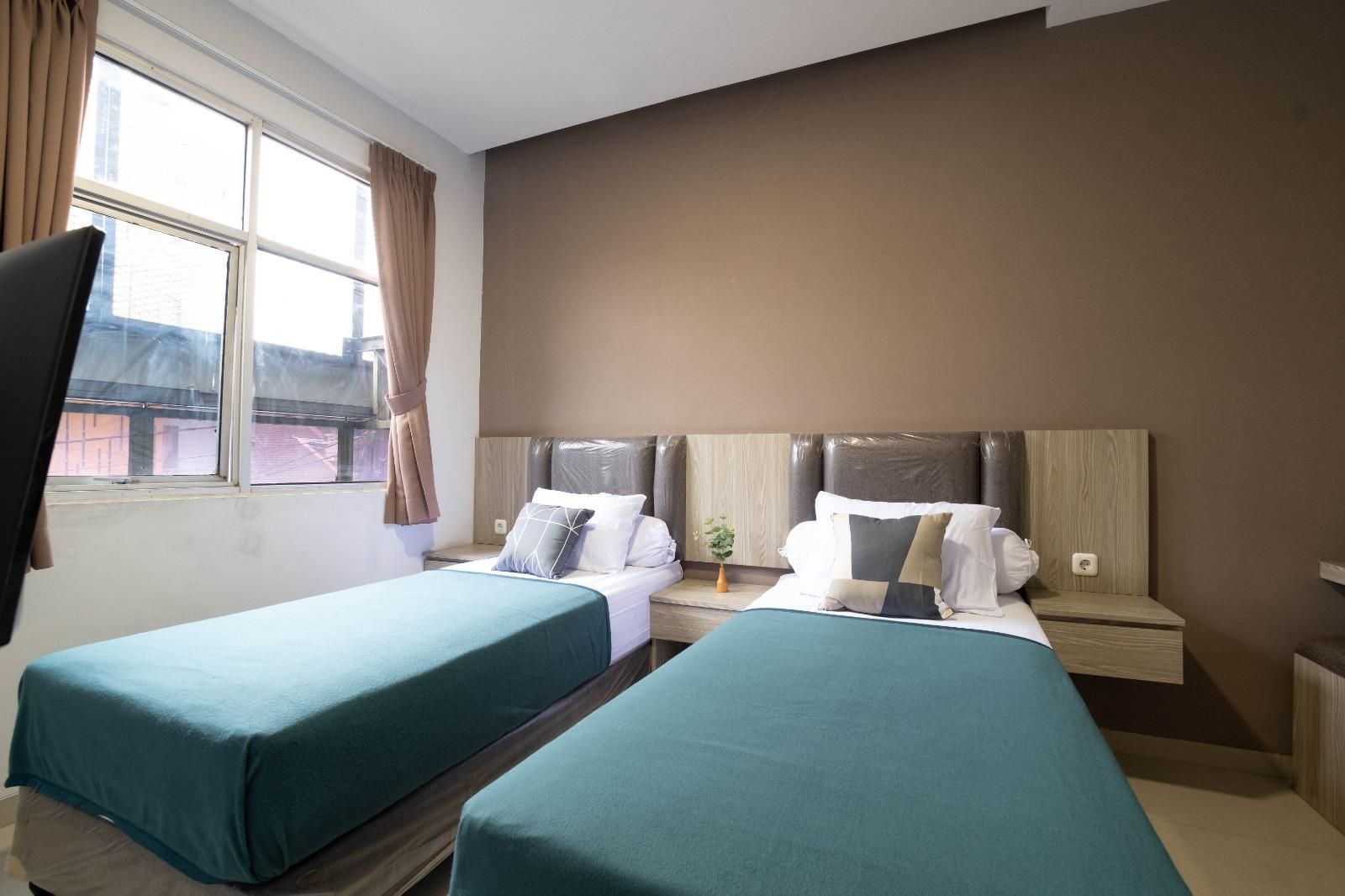 Twin Room with Private Bathroom