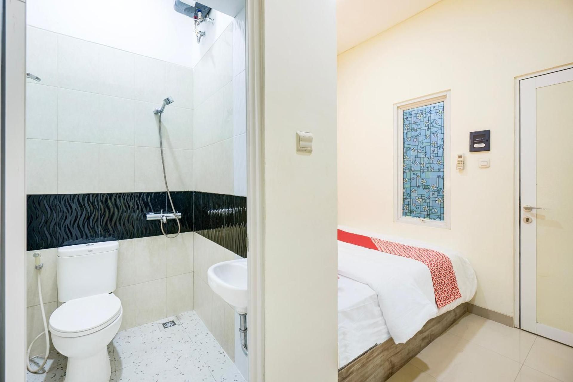 OYO 94494 Krekot Residence Pasar Baru Standard Double 3