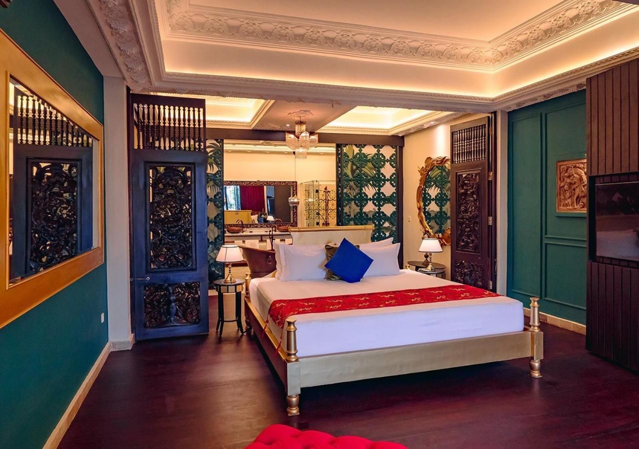 Riverside Suites with Signature Afternoon Tea, Mini-bar, and One Glass Afternoon Cocktail for Two People