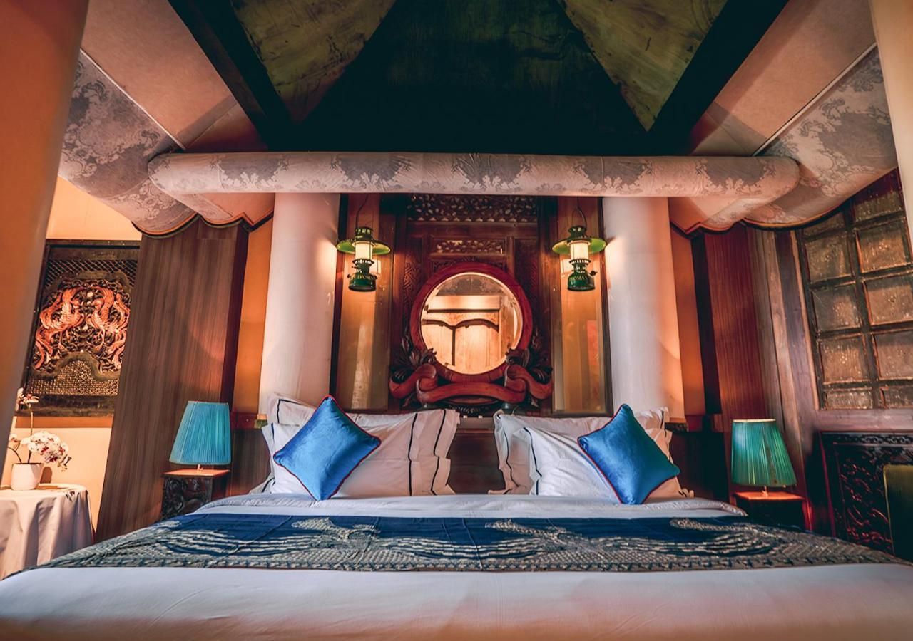 Lebak Suite with Signature Afternoon Tea, Mini-bar, and One Glass Afternoon Cocktail for Two People