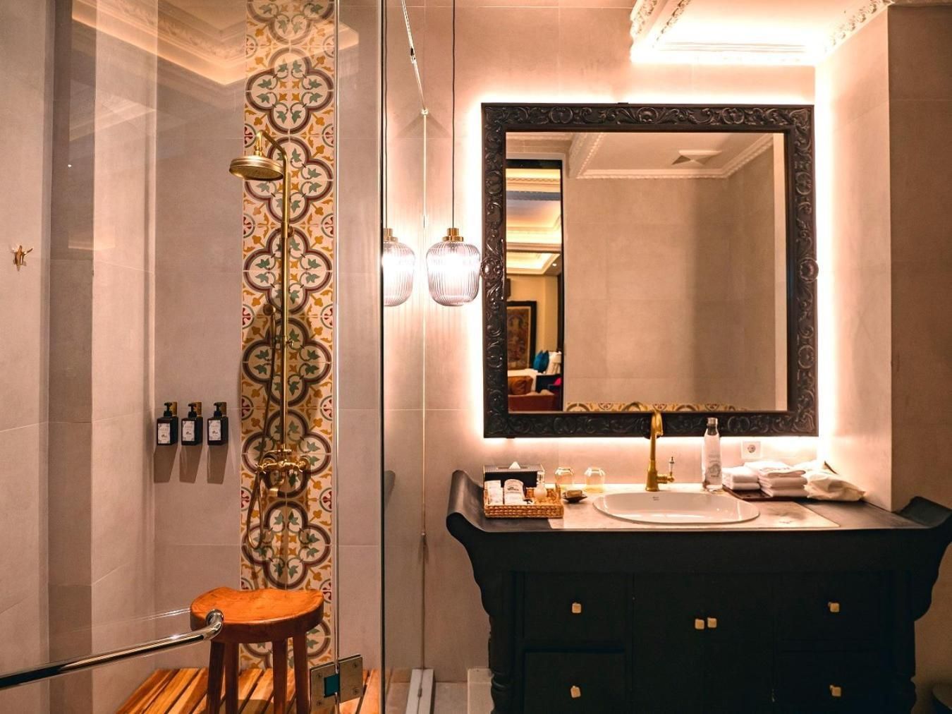 Colonial Courtyard Suites with Signature Afternoon Tea
