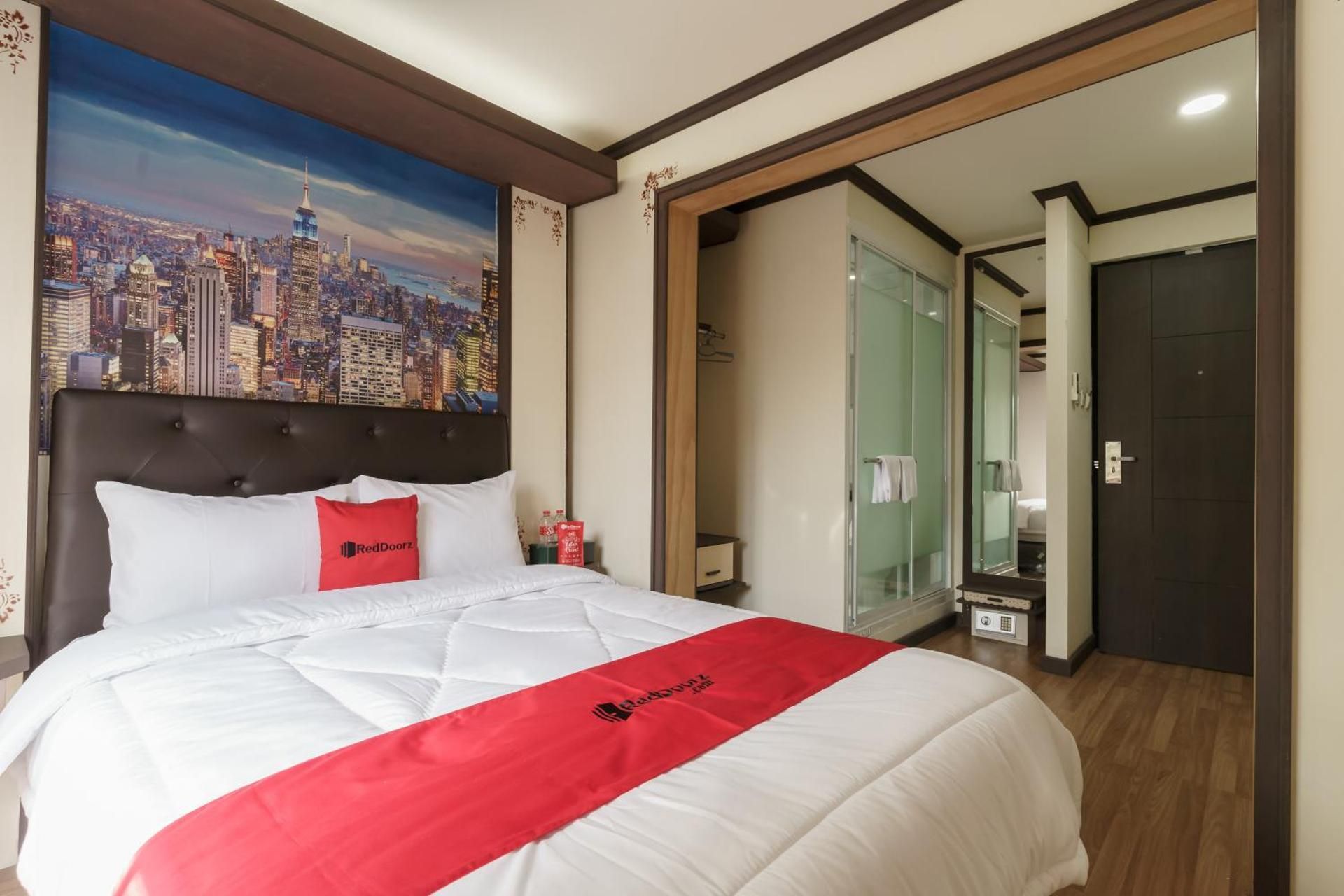 RedDoorz Room