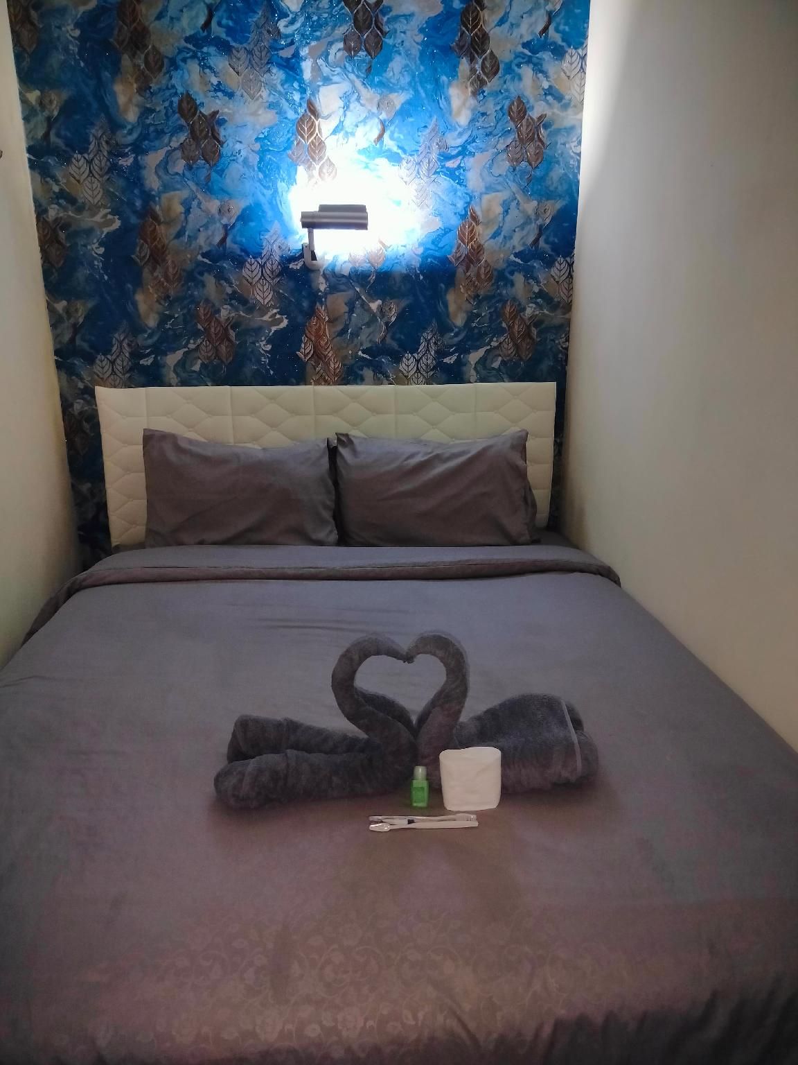 Standard - 1 Queen Bed