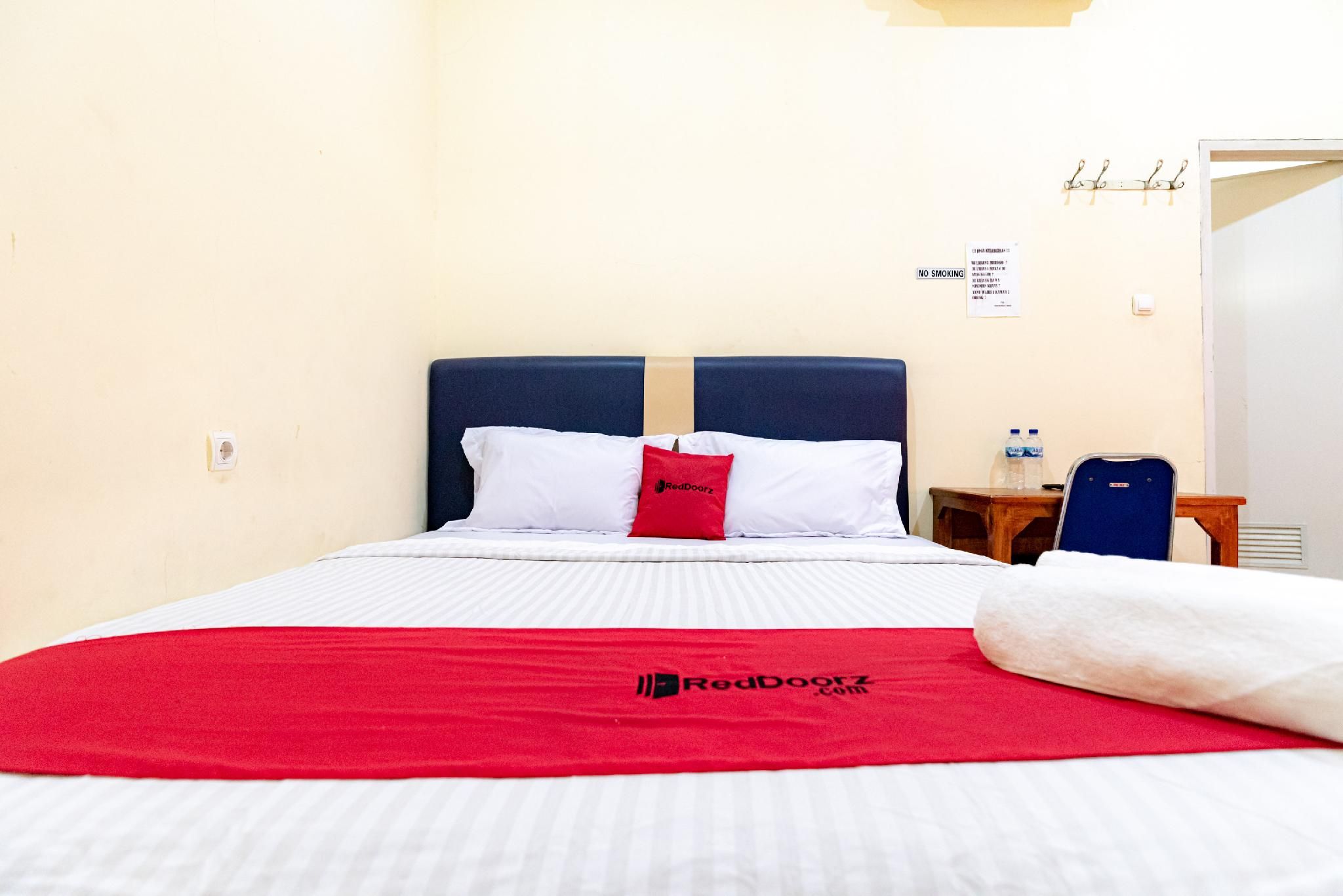 RedDoorz Room