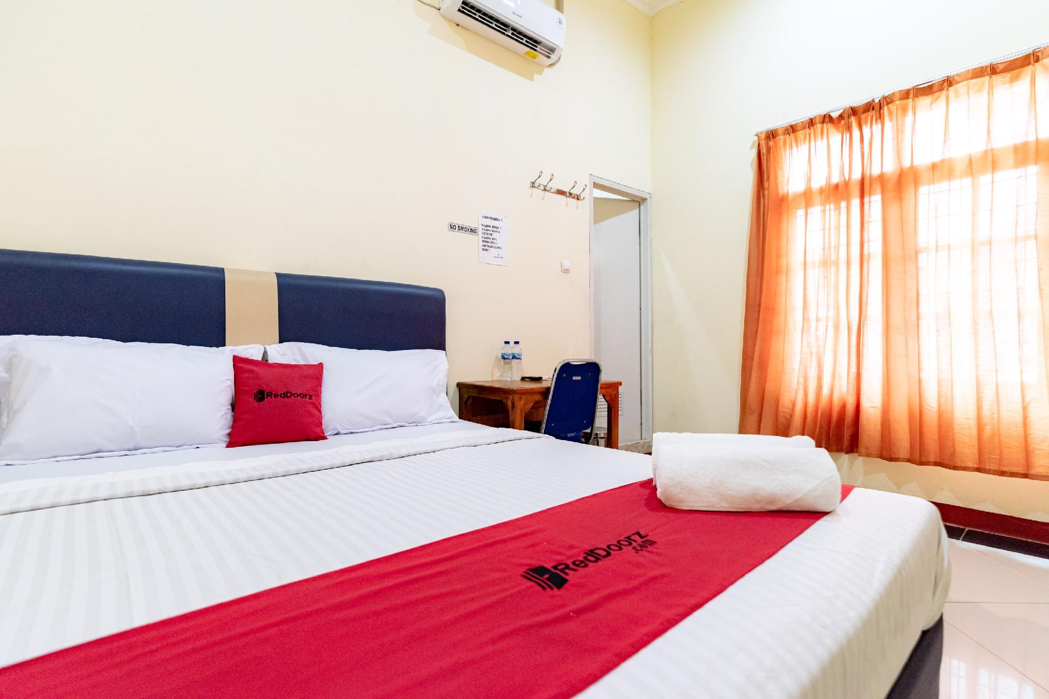 RedDoorz Room
