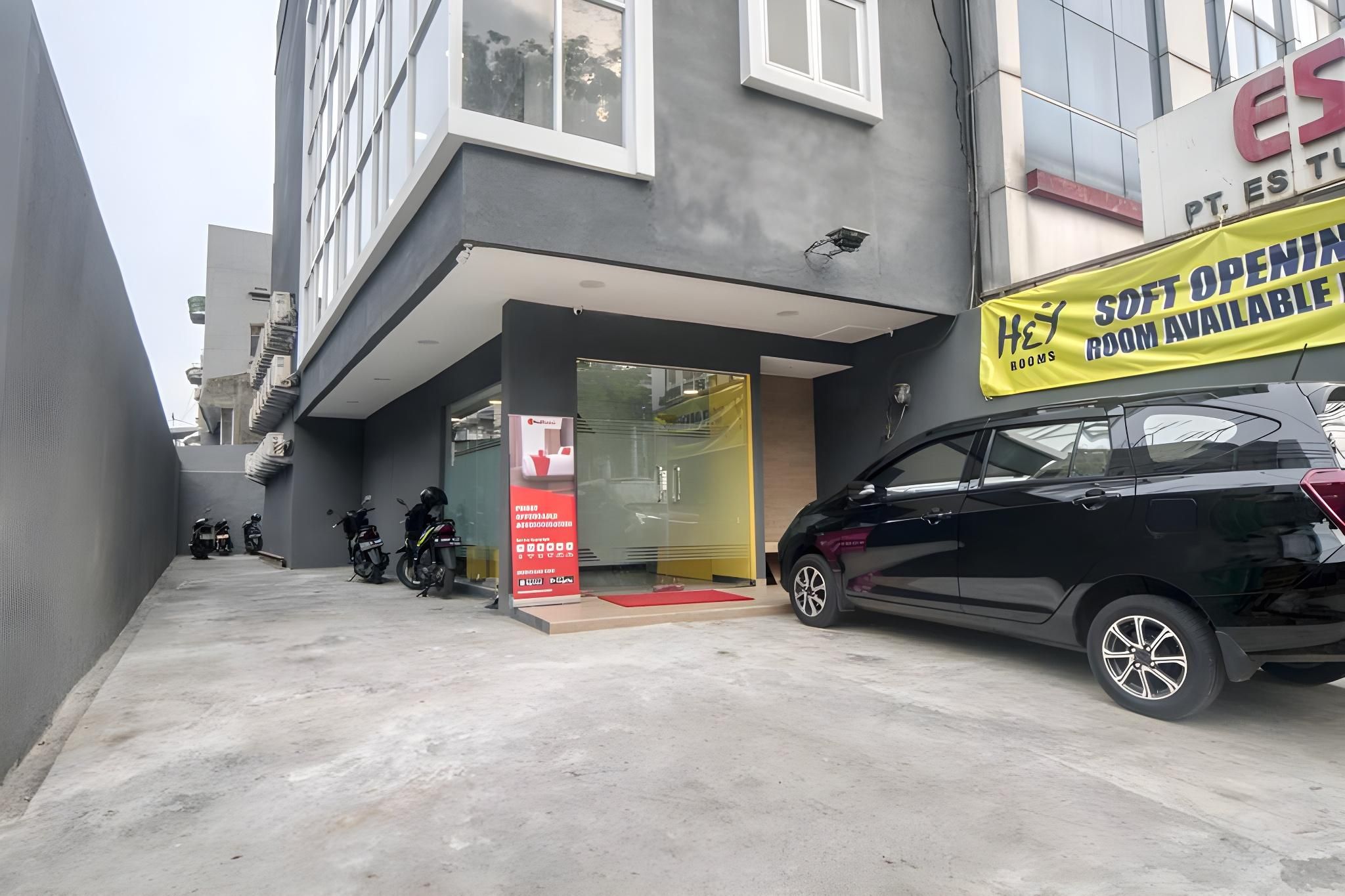 RedDoorz Plus @ Cideng Timur