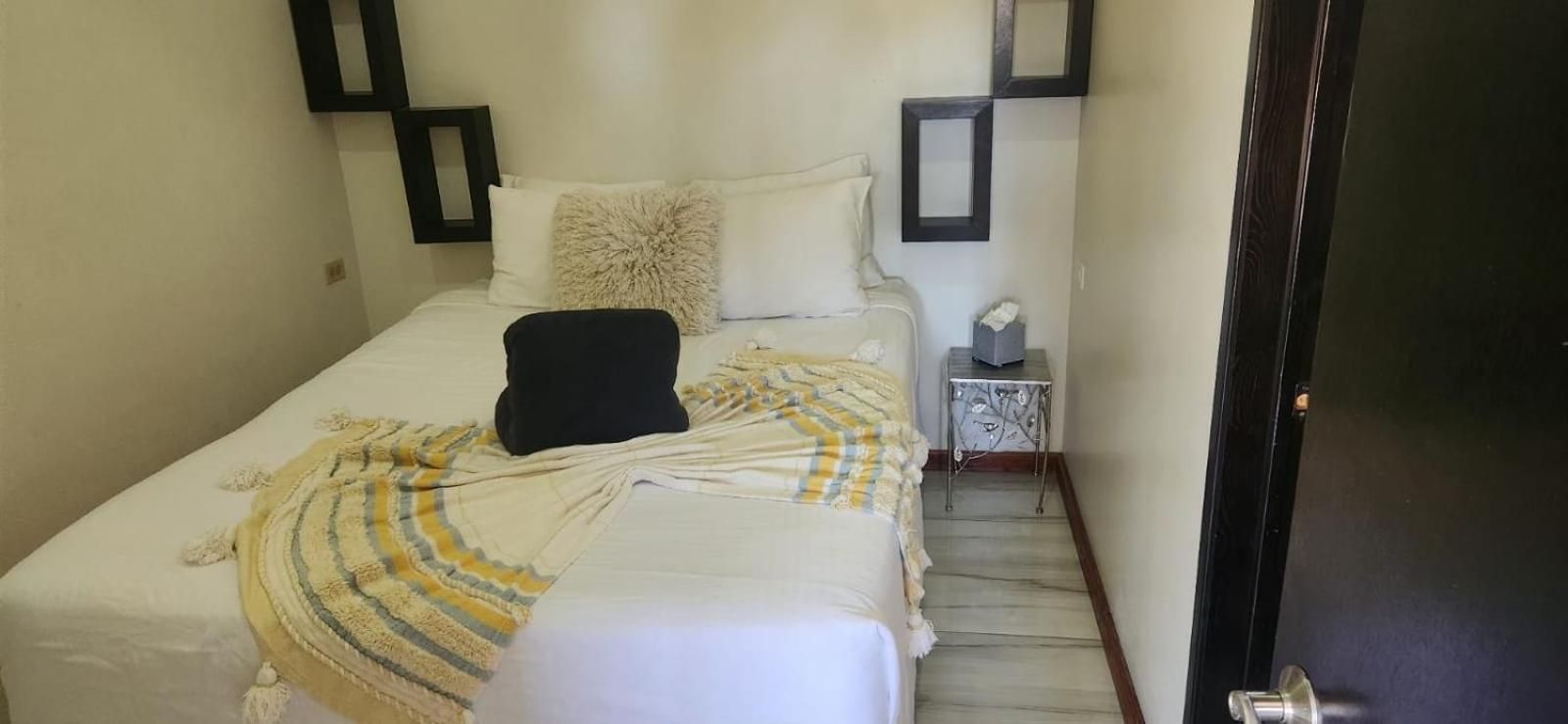 Deluxe Room (2 Adults + 1 Child)